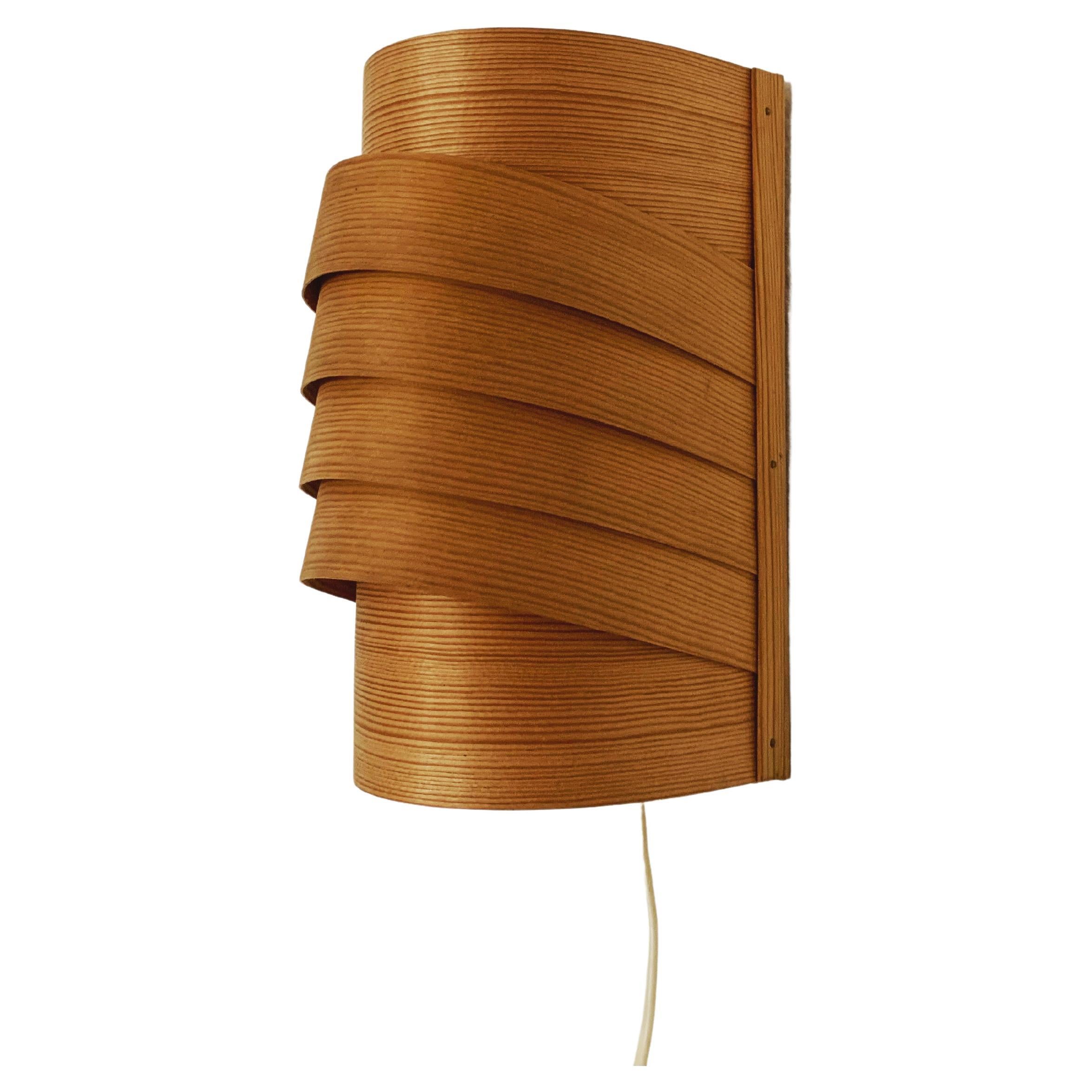 Lampe murale en bois de Hans Agne Jakobsson en vente