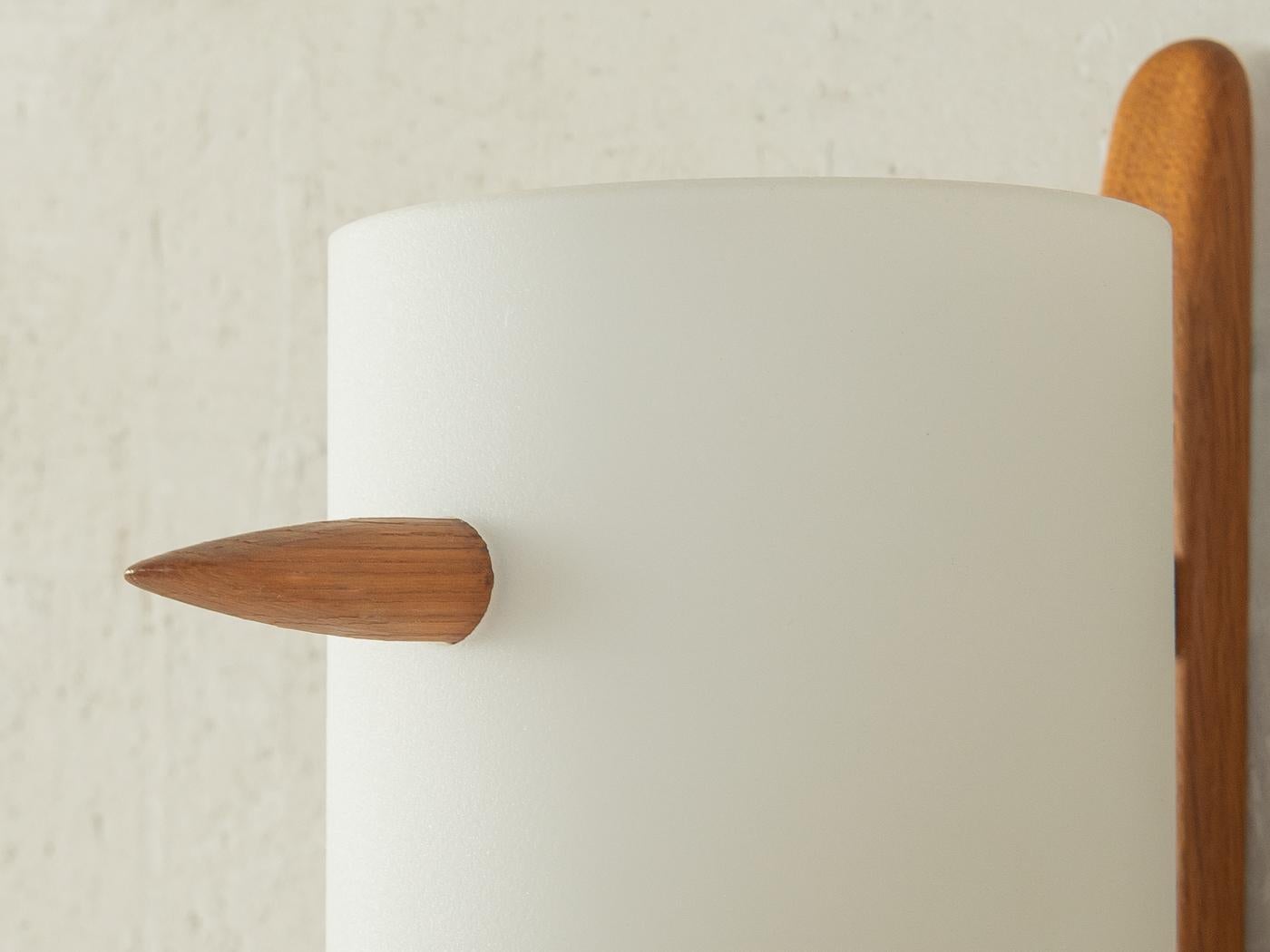 Vetro lattimo Lampada da parete in legno di Uno & Östen Kristiansson, Luxus in vendita