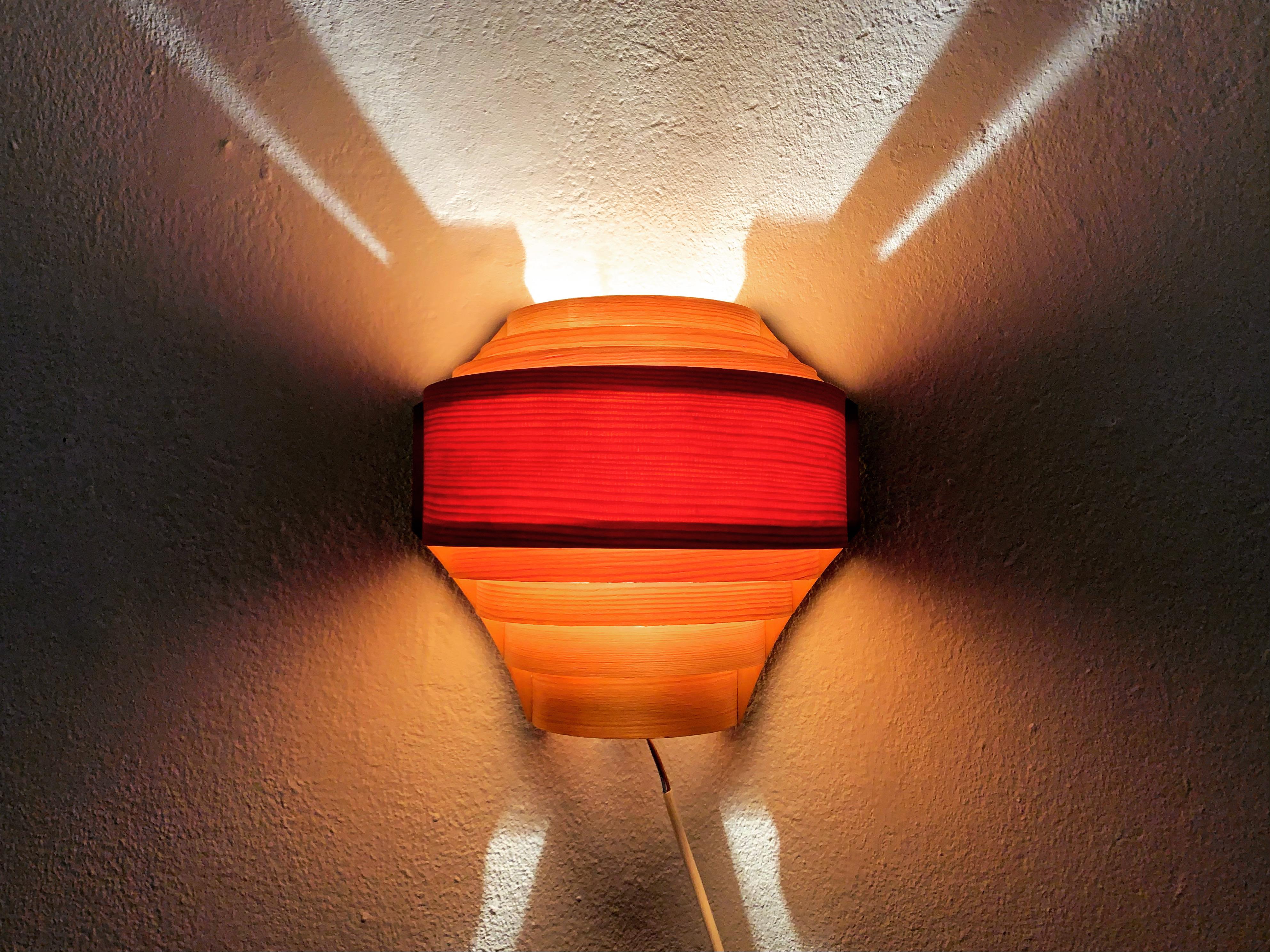 Lámpara de pared de madera Sueco en venta
