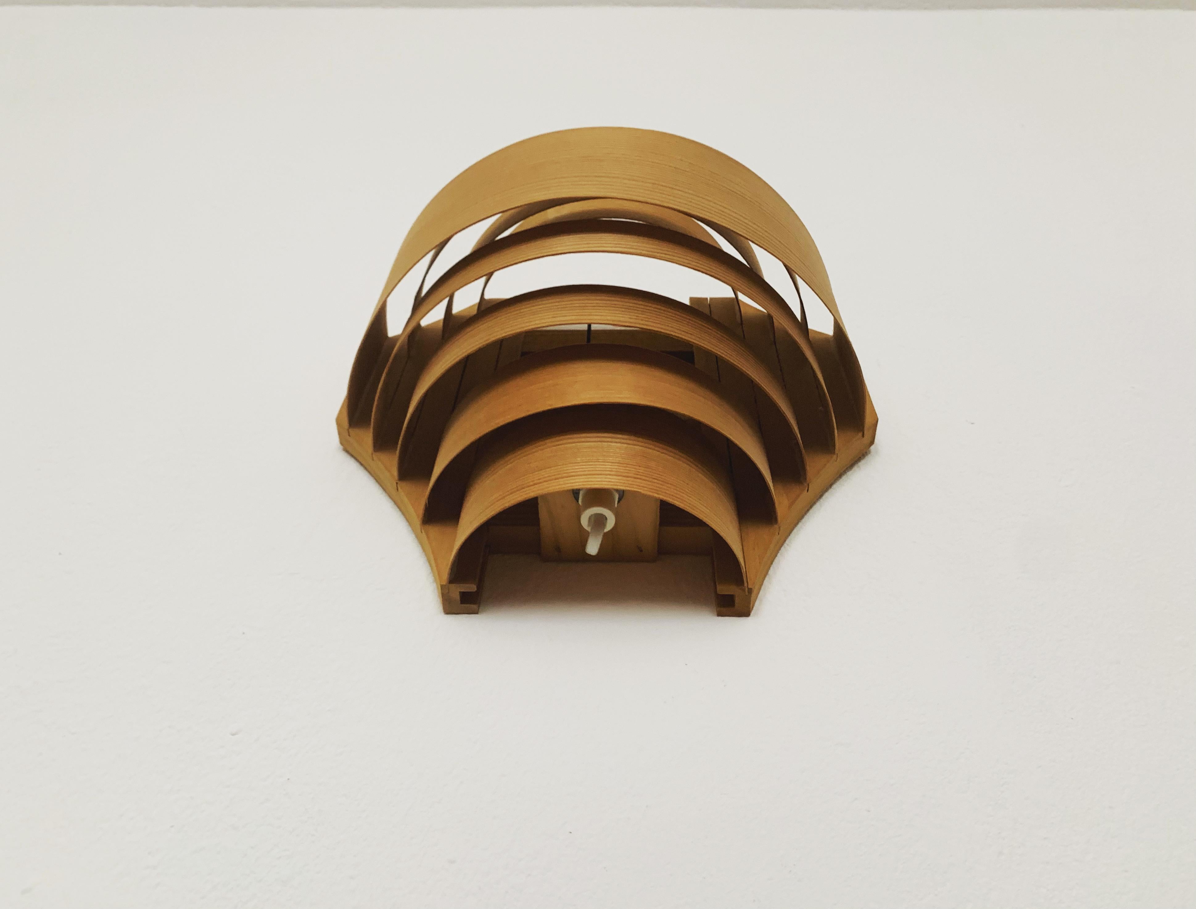 Lámpara de pared de madera en venta 1