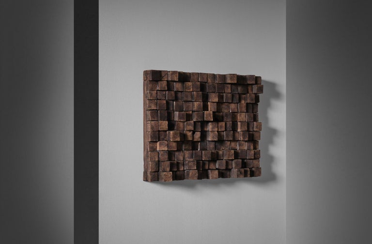 Wooden wall relief by Hedda Willem Buijs (Zeist 1943), the Netherlands 1960s. Buijs studied monumental design of the Academy of Visual Arts in Arnhem. The relief is composed of several dark stained wooden blocks variating in height. The differences