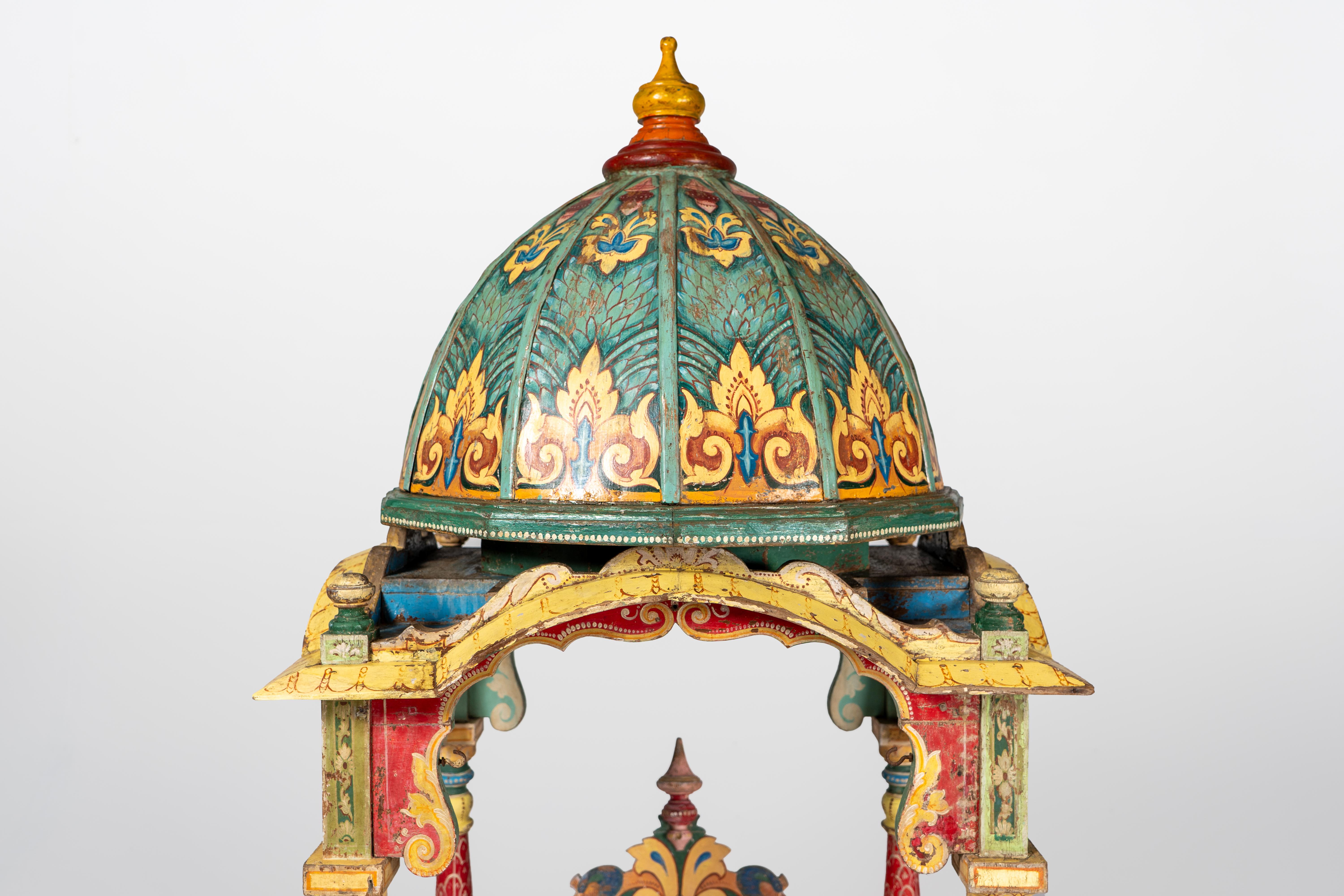Wooden Wedding Bride Doli Palanquin In Good Condition For Sale In Chicago, IL