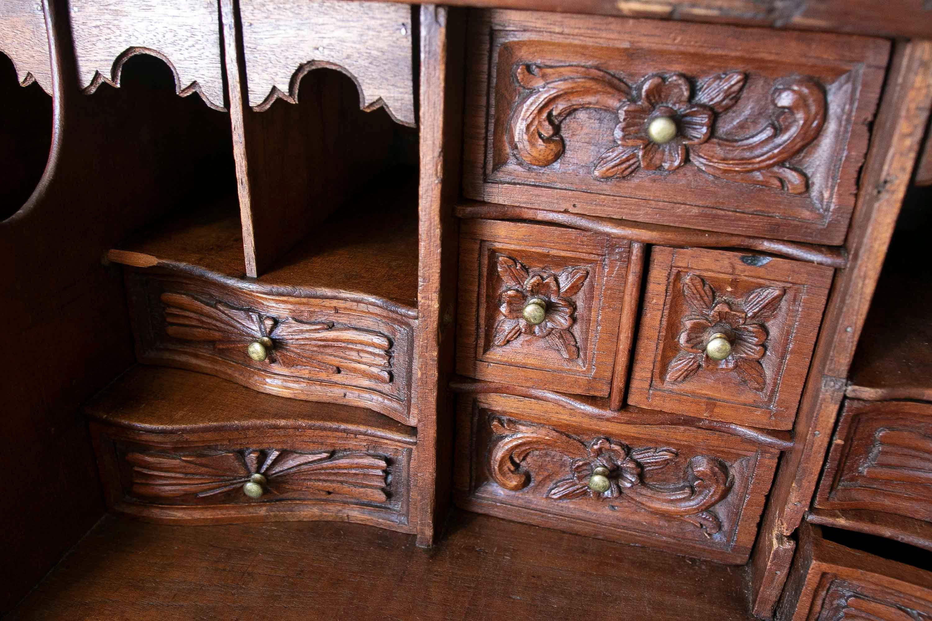 Bureau en bois avec tiroirs et porte pliante  en vente 8