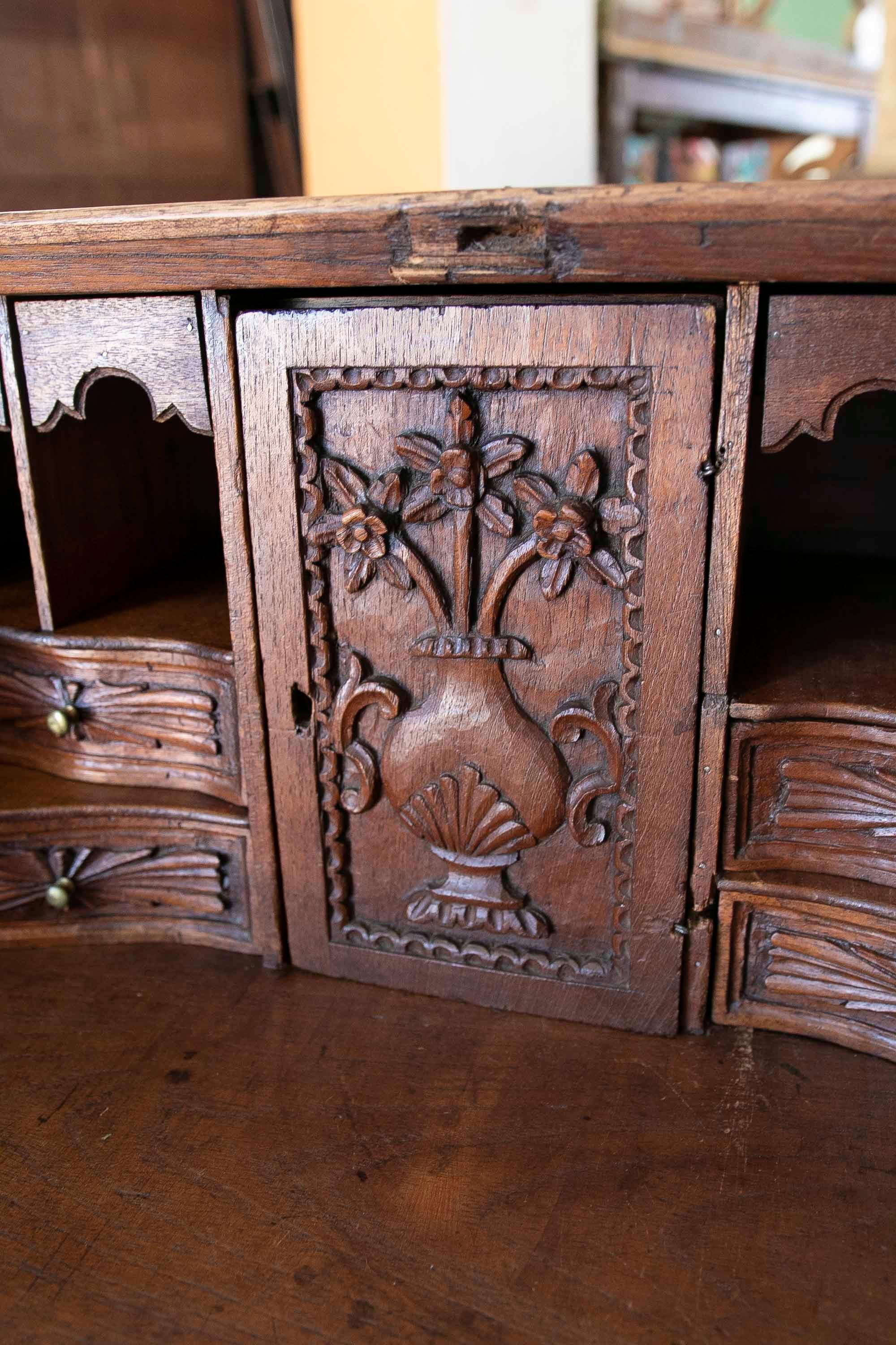 Bureau en bois avec tiroirs et porte pliante  en vente 2