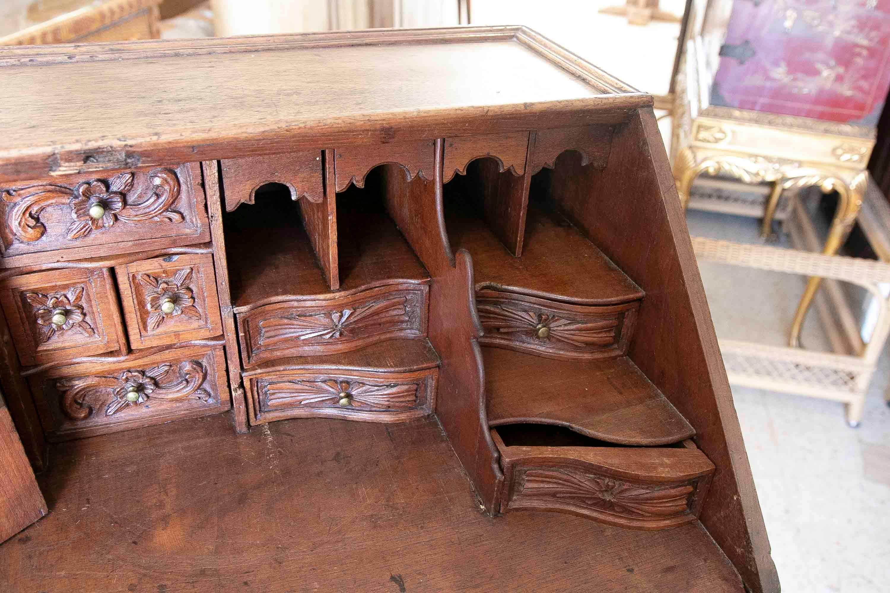Bureau en bois avec tiroirs et porte pliante  en vente 3