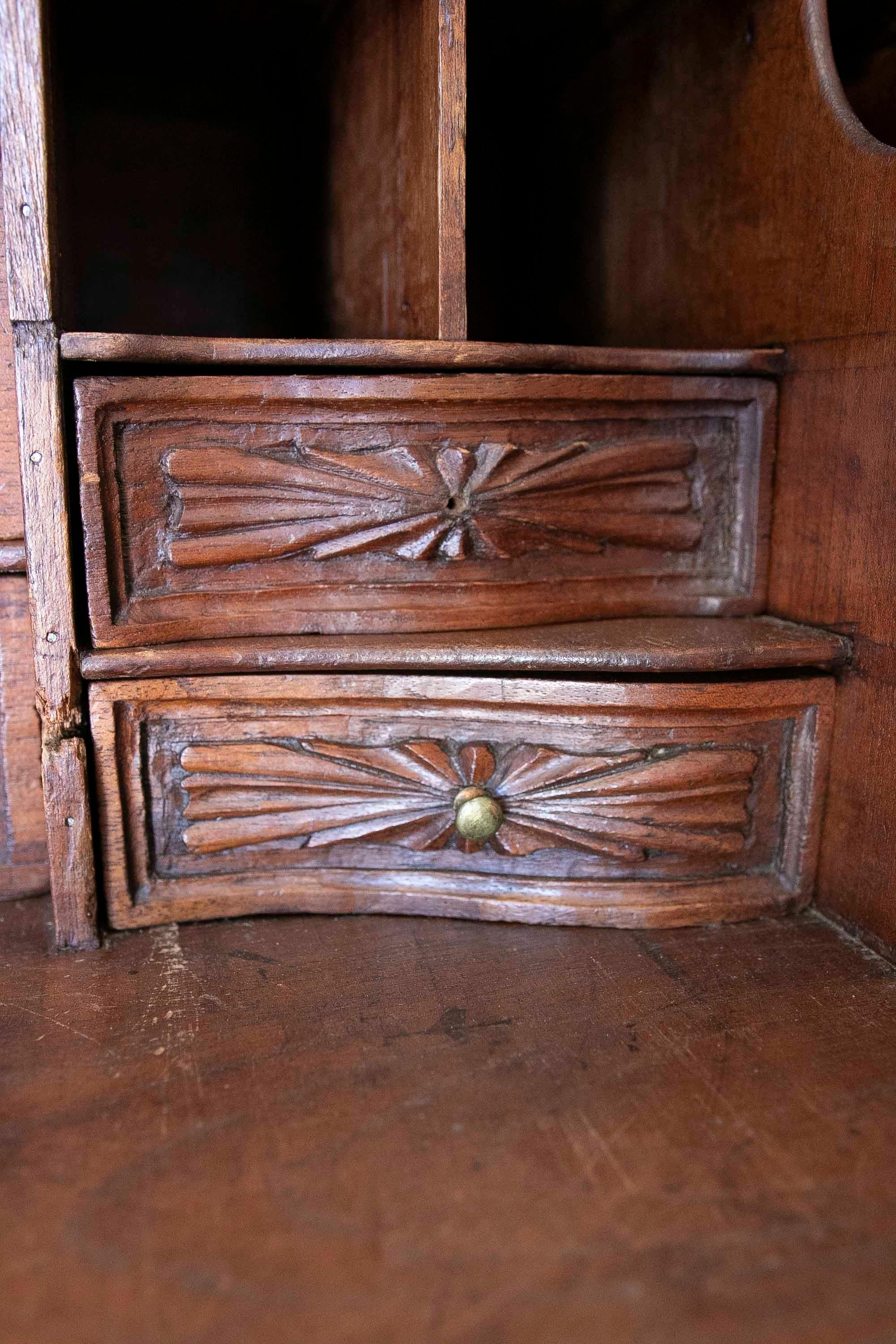 Bureau en bois avec tiroirs et porte pliante  en vente 4