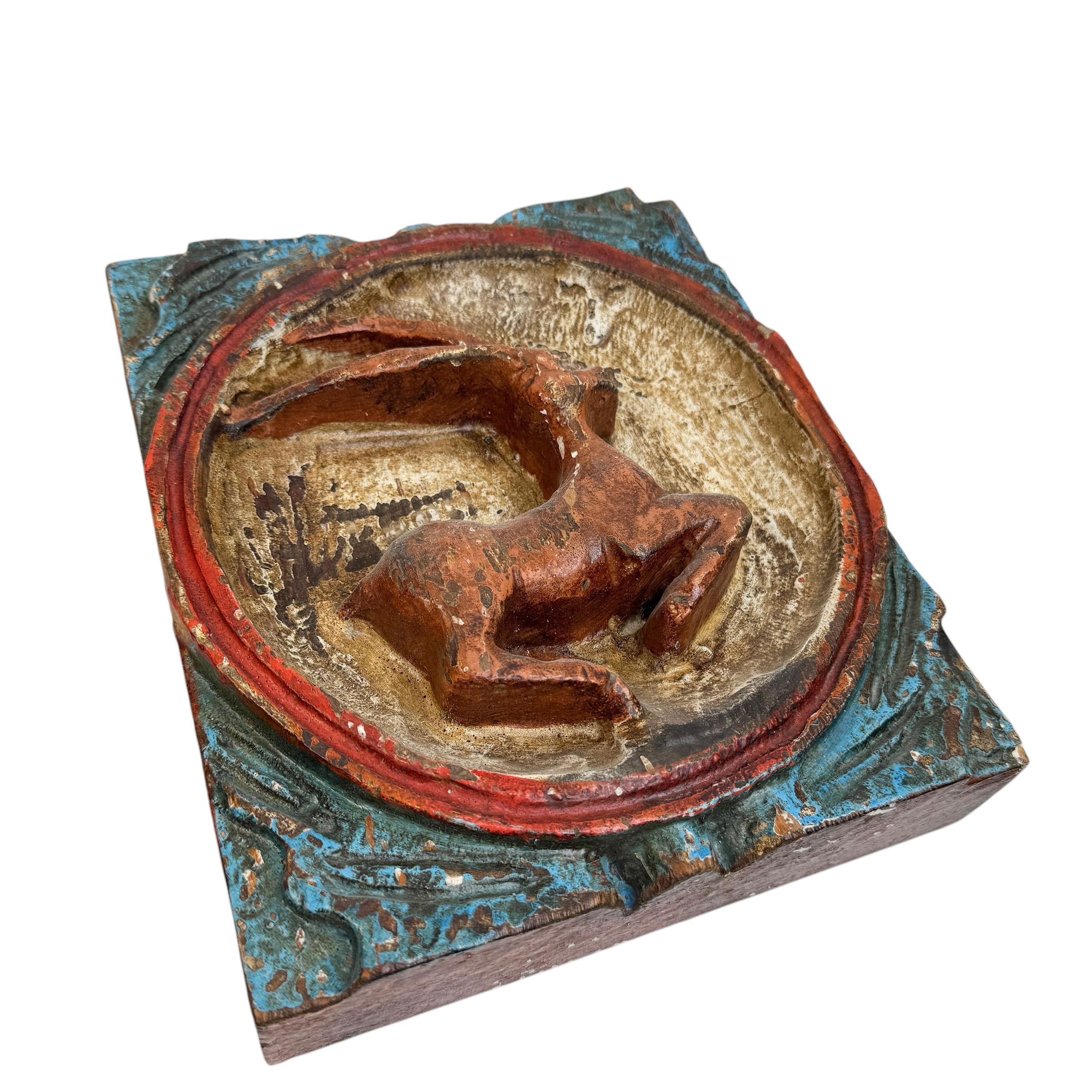 Placa mural de madera del zodiaco Capricornio en relieve Brutalista de mediados de siglo, Alemania, años 70 finales del siglo XX en venta