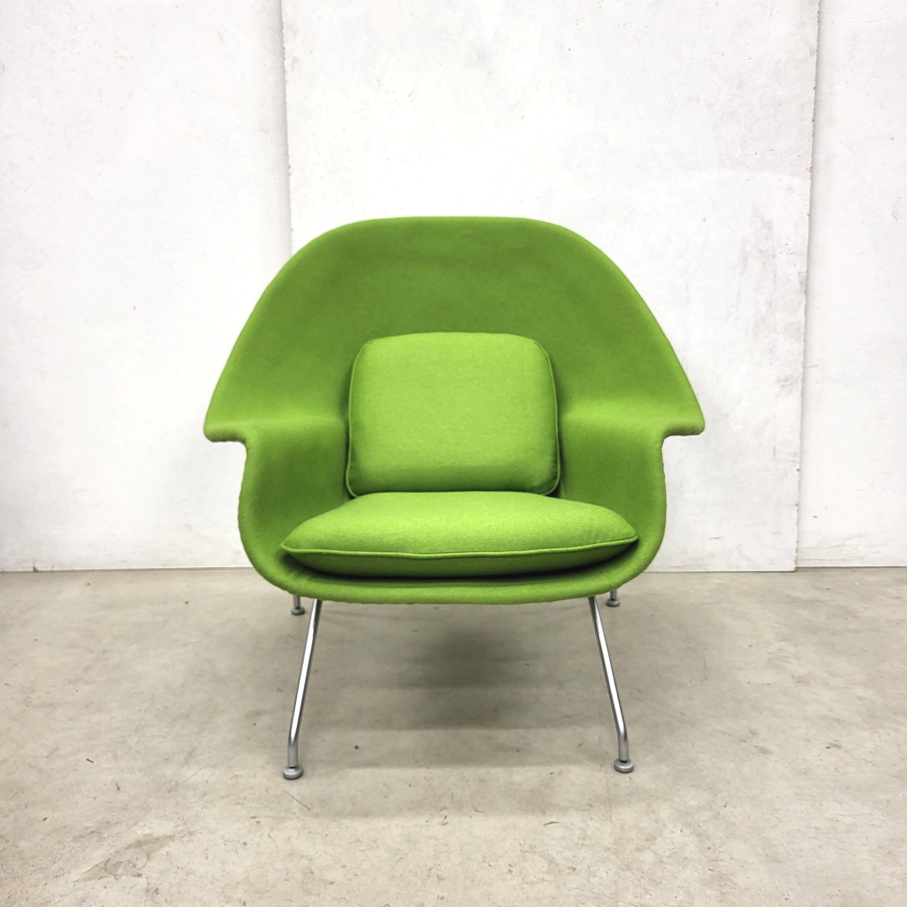 Woodgreen Womb Chair & Ottoman by Eero Saarinen for Knoll, 1960s In Excellent Condition For Sale In Aachen, NW