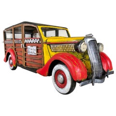 Scultura "Woodie Wagon Brooklyn Taxi" di Paul Jacobsen