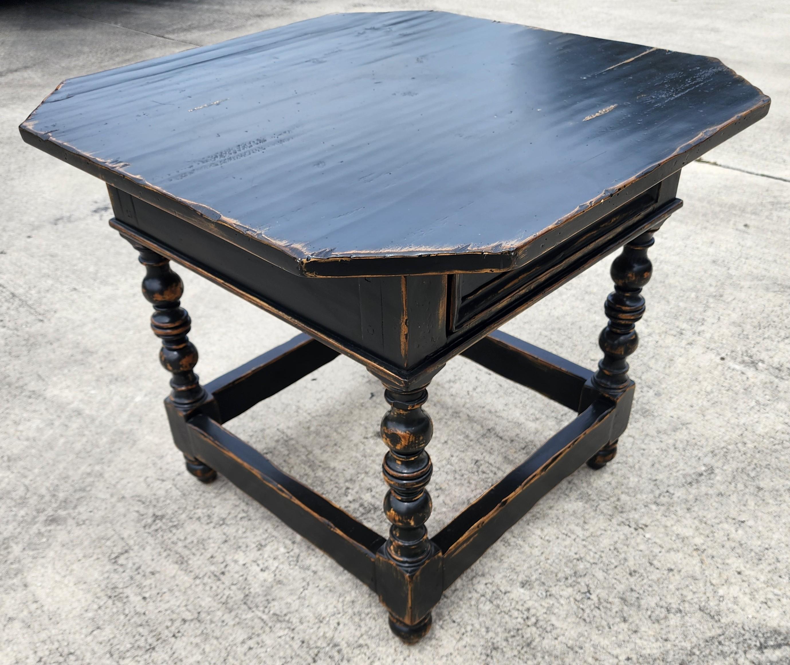 Woodland Furniture Seite End Tabelle Französisch Land rustikal im Zustand „Gut“ im Angebot in Lake Worth, FL