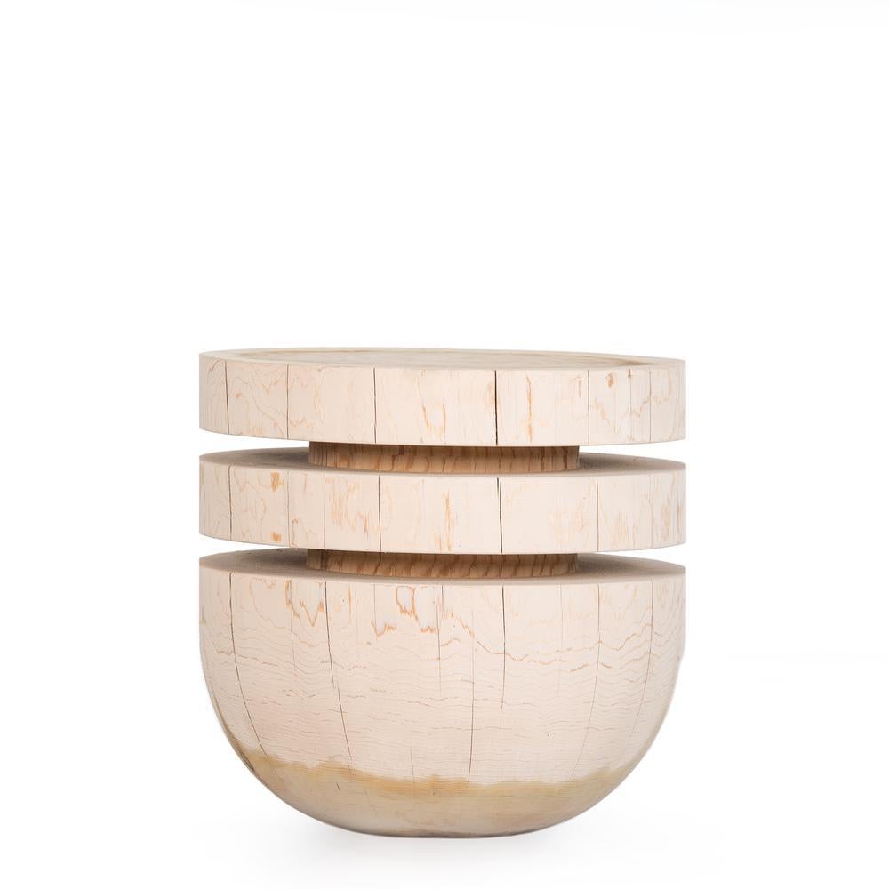 -Avec son corps en cèdre d'un seul bloc qui est produit par le tournage du bois, il peut être utilisé comme table de chevet, table d'appoint, table basse ou tabouret dans votre chambre à coucher et vos espaces. 
-La texture du bois de cèdre massif