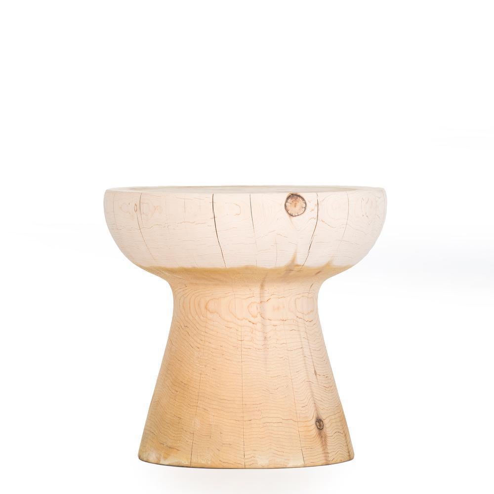 Table d'appoint / tabouret en cèdre tourné à partir d'une seule pièce Neuf - En vente à Orlando, FL