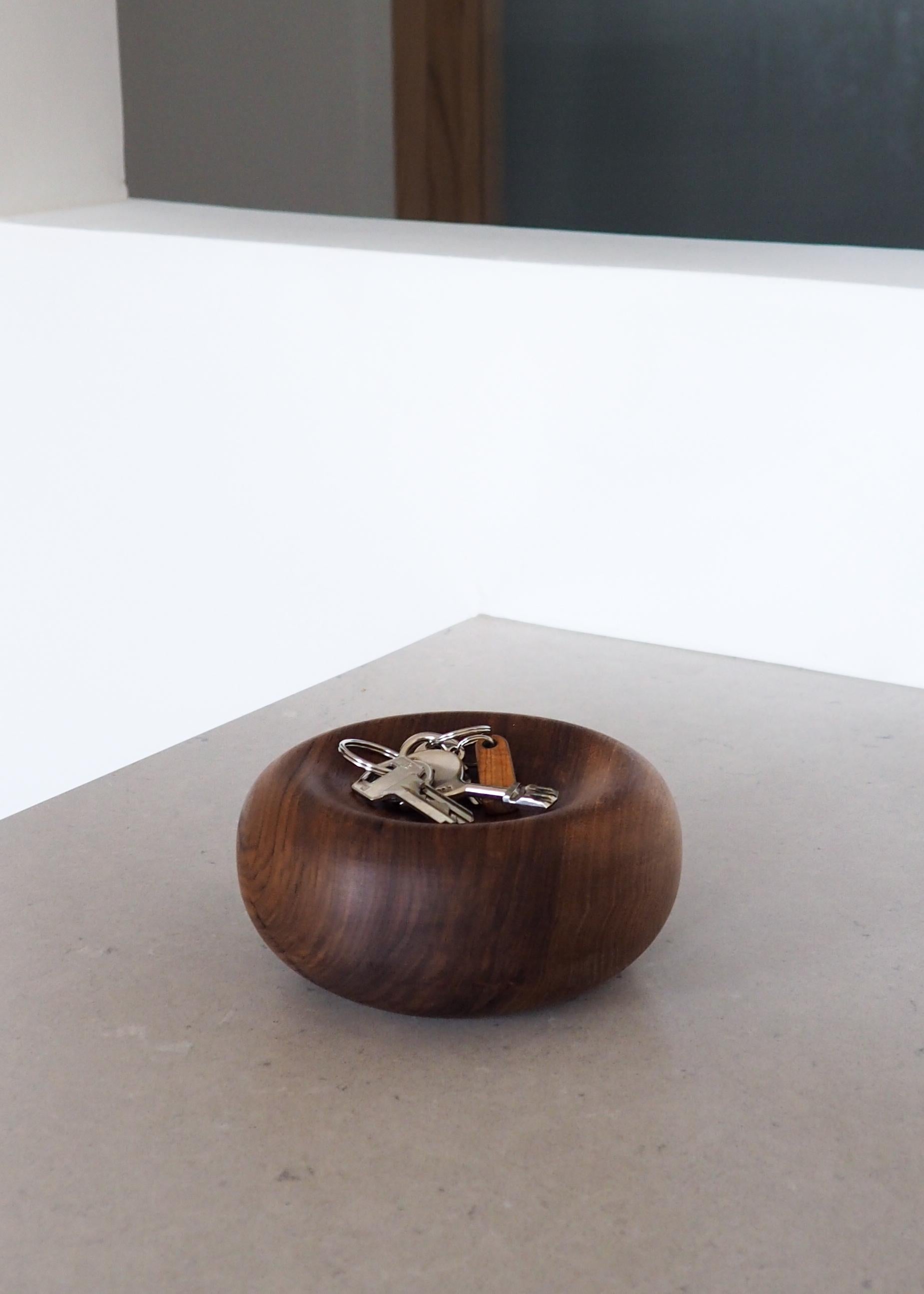 Minimalist Large bowl, walnut wood, woodturning, handmade in France, OROS Editions  For Sale