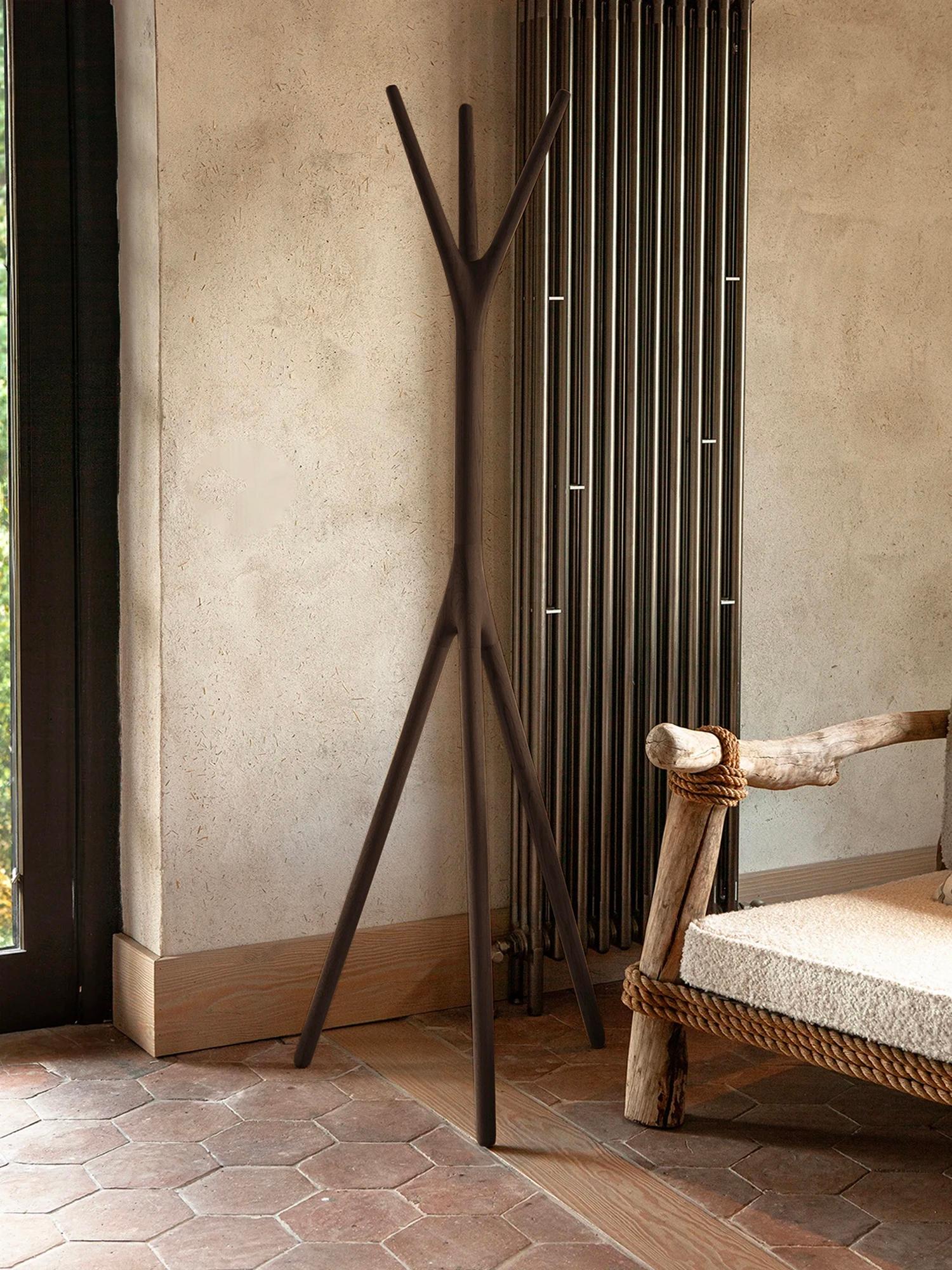 With its sculptural, branching form, the Woody Hanger offers a refined blend of function and simplicity. Crafted from solid oak wood, it stands freely with visual lightness and stability, serving as both a practical piece and a quiet statement in