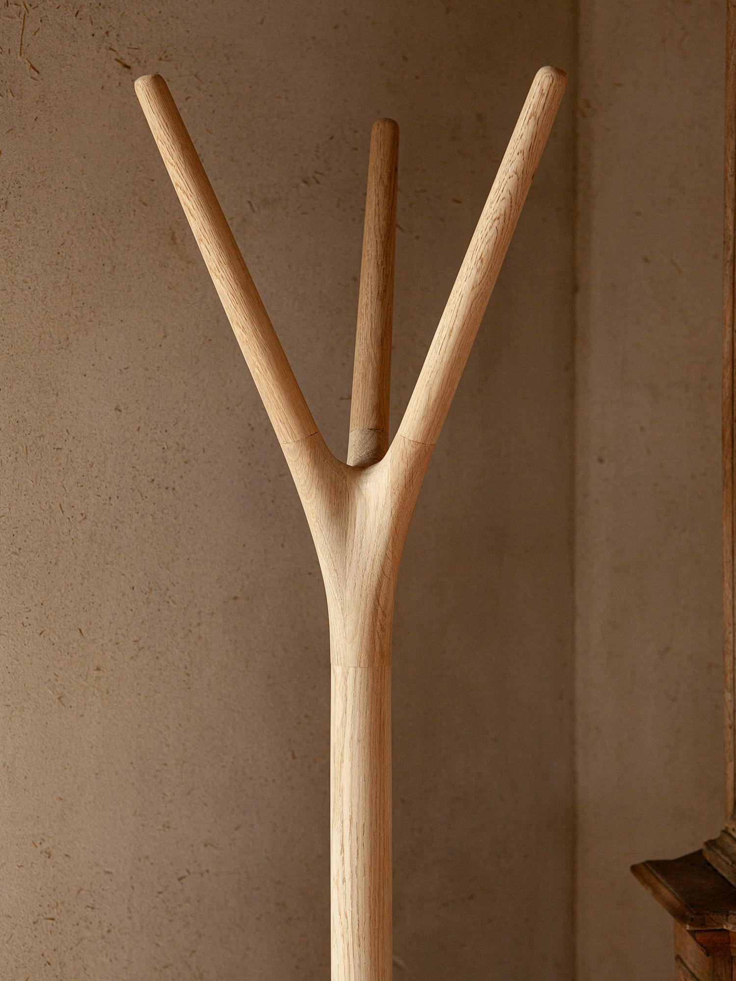 Woody Hanger In New Condition For Sale In Warszawa, PL