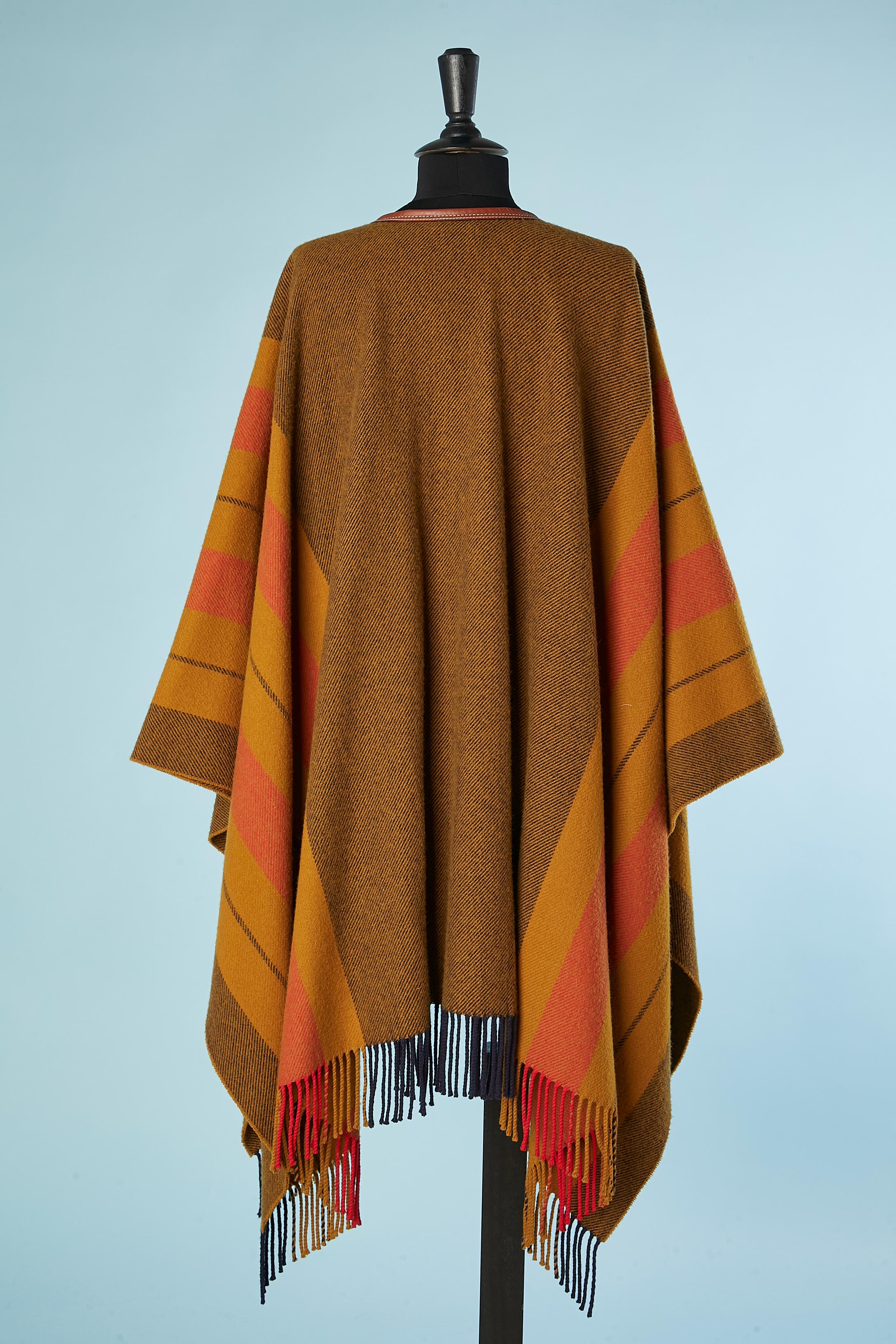Wool and cashmere Poncho with leather piping and pompom Hermès Sellier In Excellent Condition In Saint-Ouen-Sur-Seine, FR