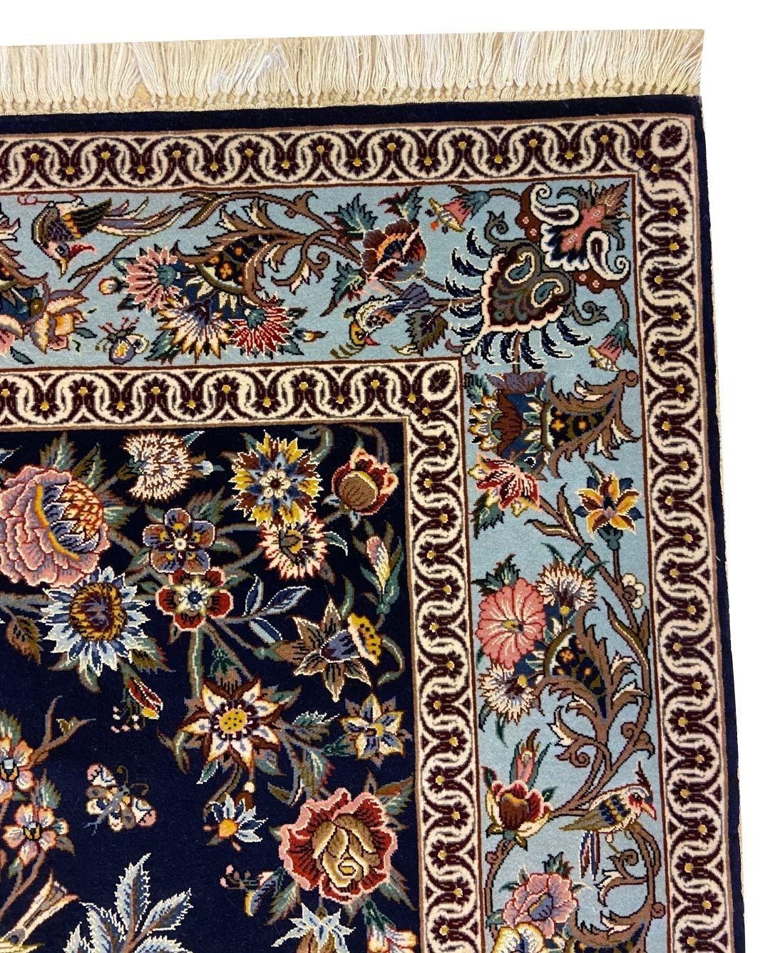 Teinture végétale Tapis persan Animalia en laine et soie, Indigo, Rose, Bleu, Brown, Jaune, 3 x 5 en vente
