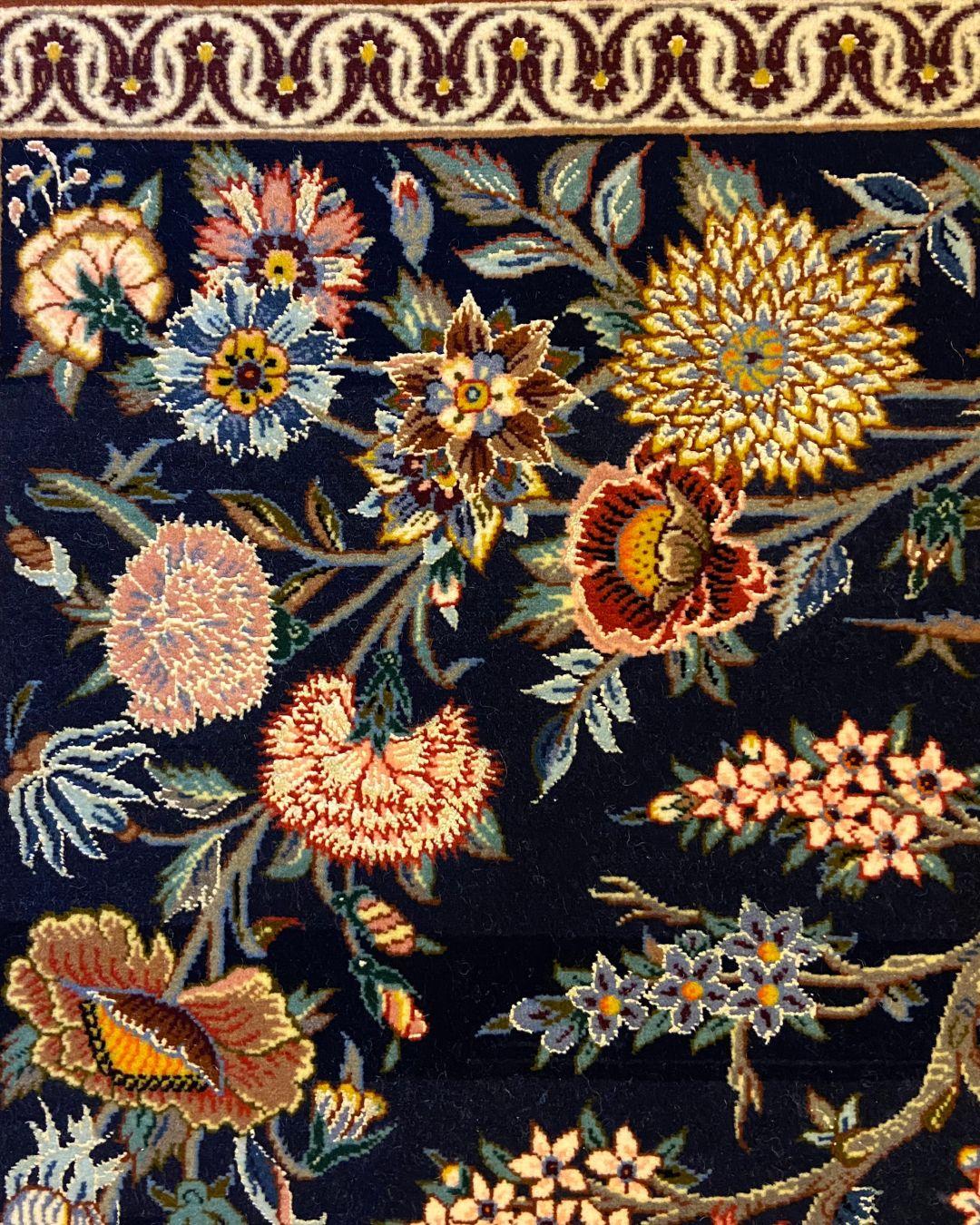 XXIe siècle et contemporain Tapis persan Animalia en laine et soie, Indigo, Rose, Bleu, Brown, Jaune, 3 x 5 en vente