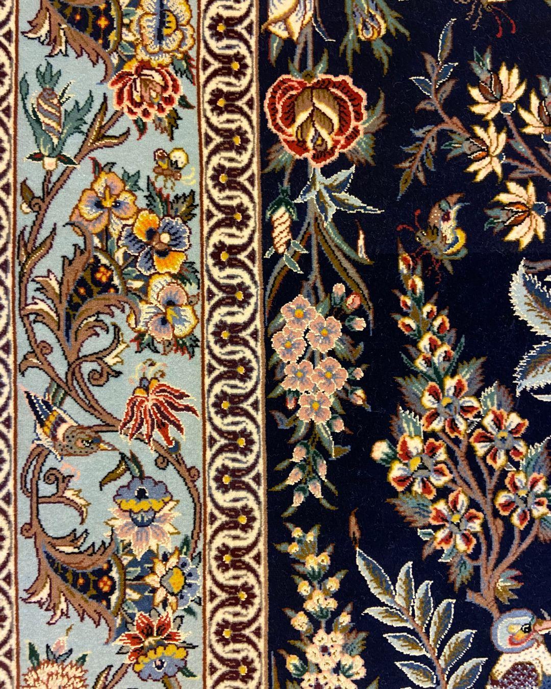 Tapis persan Animalia en laine et soie, Indigo, Rose, Bleu, Brown, Jaune, 3 x 5 en vente 2