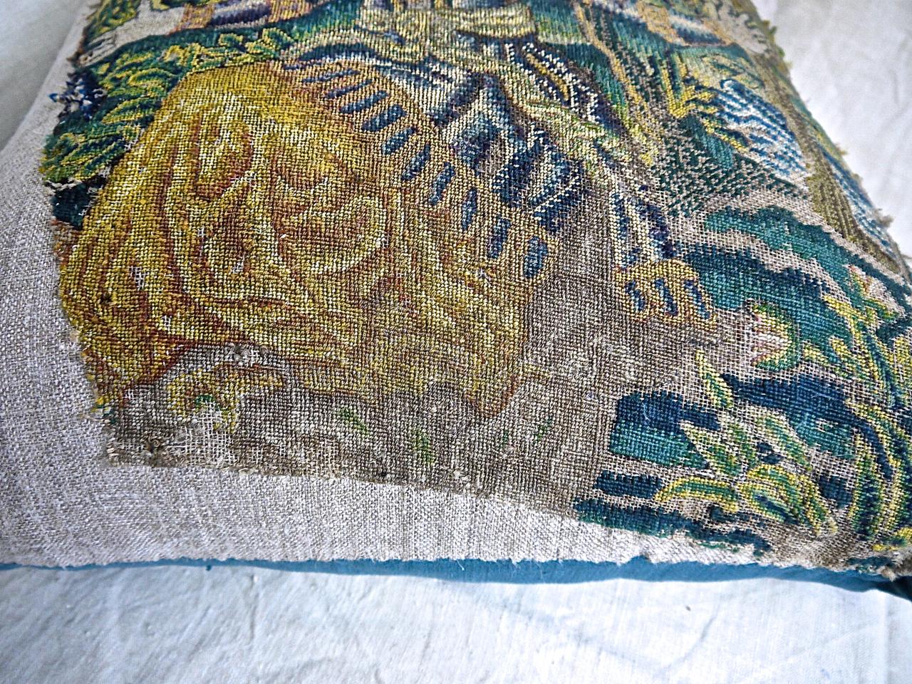 Wool and Silk Needlework Pillow French, 17th Century For Sale 4