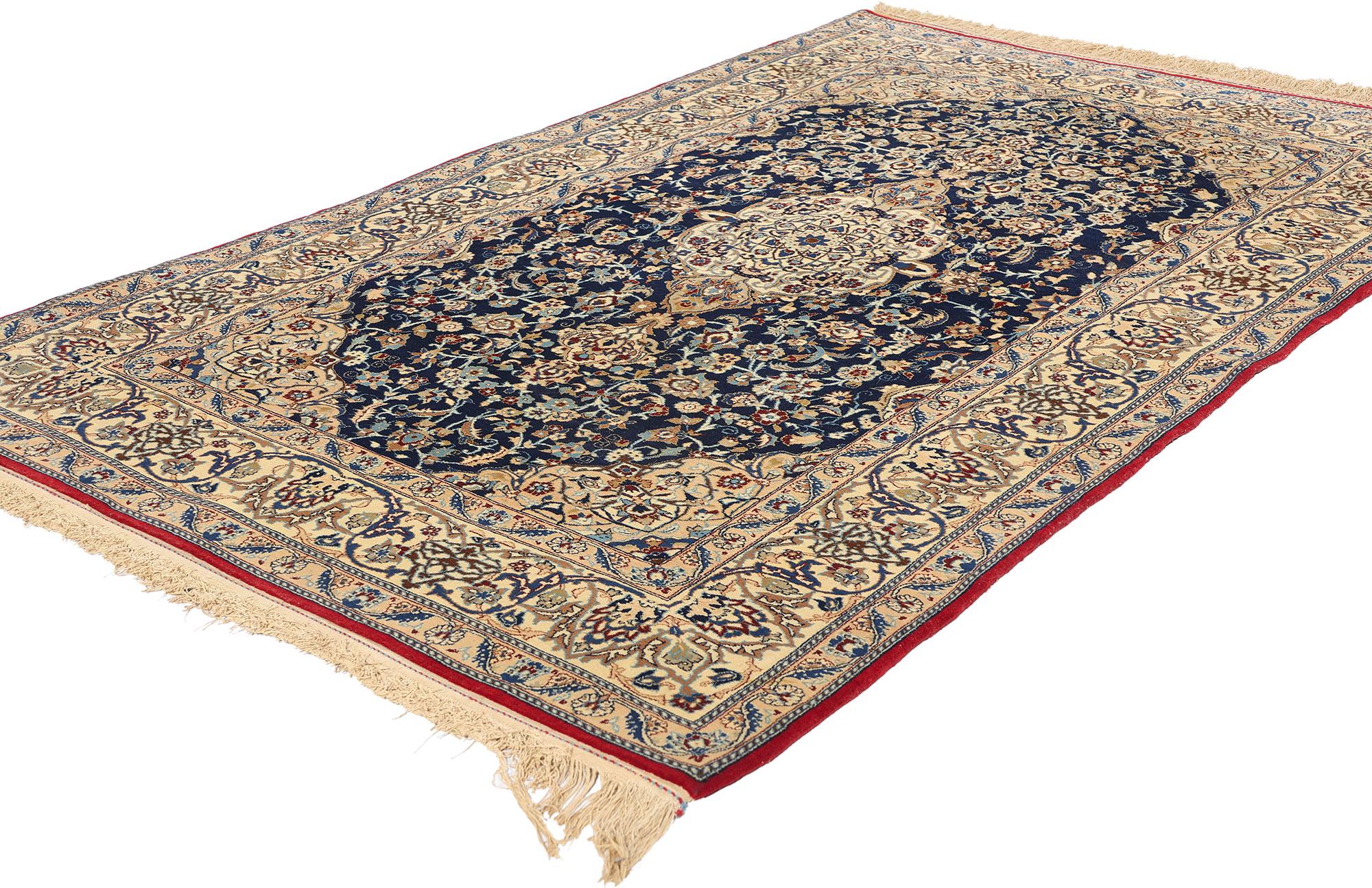 78923 Tappeto persiano vintage Tudeshk Nain, 03'06 x 05'09. Questo squisito tappeto persiano vintage Tudeshk Nain, annodato a mano in lana e seta, è una testimonianza dell'arte unica e del patrimonio culturale della regione di Tudeshk. L'intricato