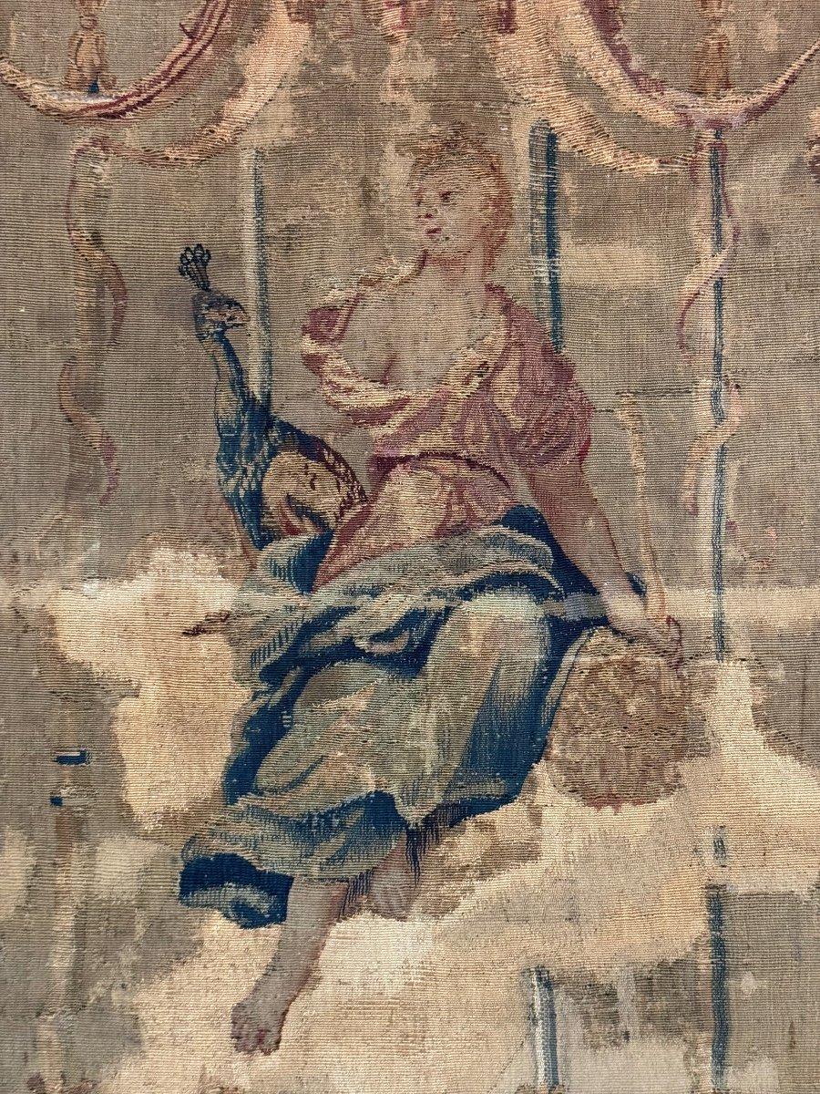 Wandteppich aus Wolle und Seide, junge Frau unter einem Baldachin, Flagge, 18. Jahrhundert im Angebot 3