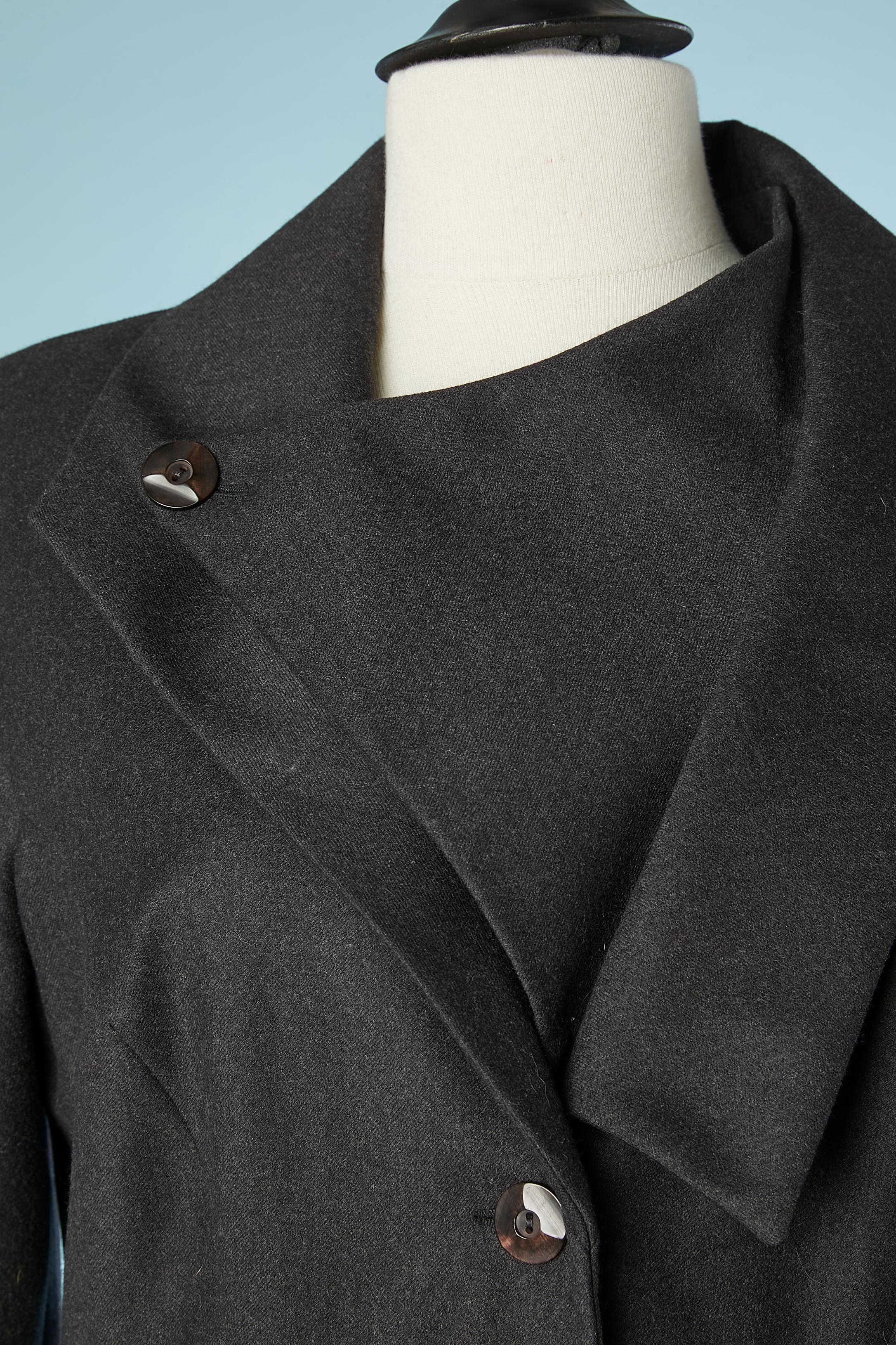Wool anthracite skirt- suit. Raglan. Shoulder-pad.Suit composition: 100% wool. Lining: 60% acetate, 40% rayon. 
SIZE 44 (Fr) L (Us) 
