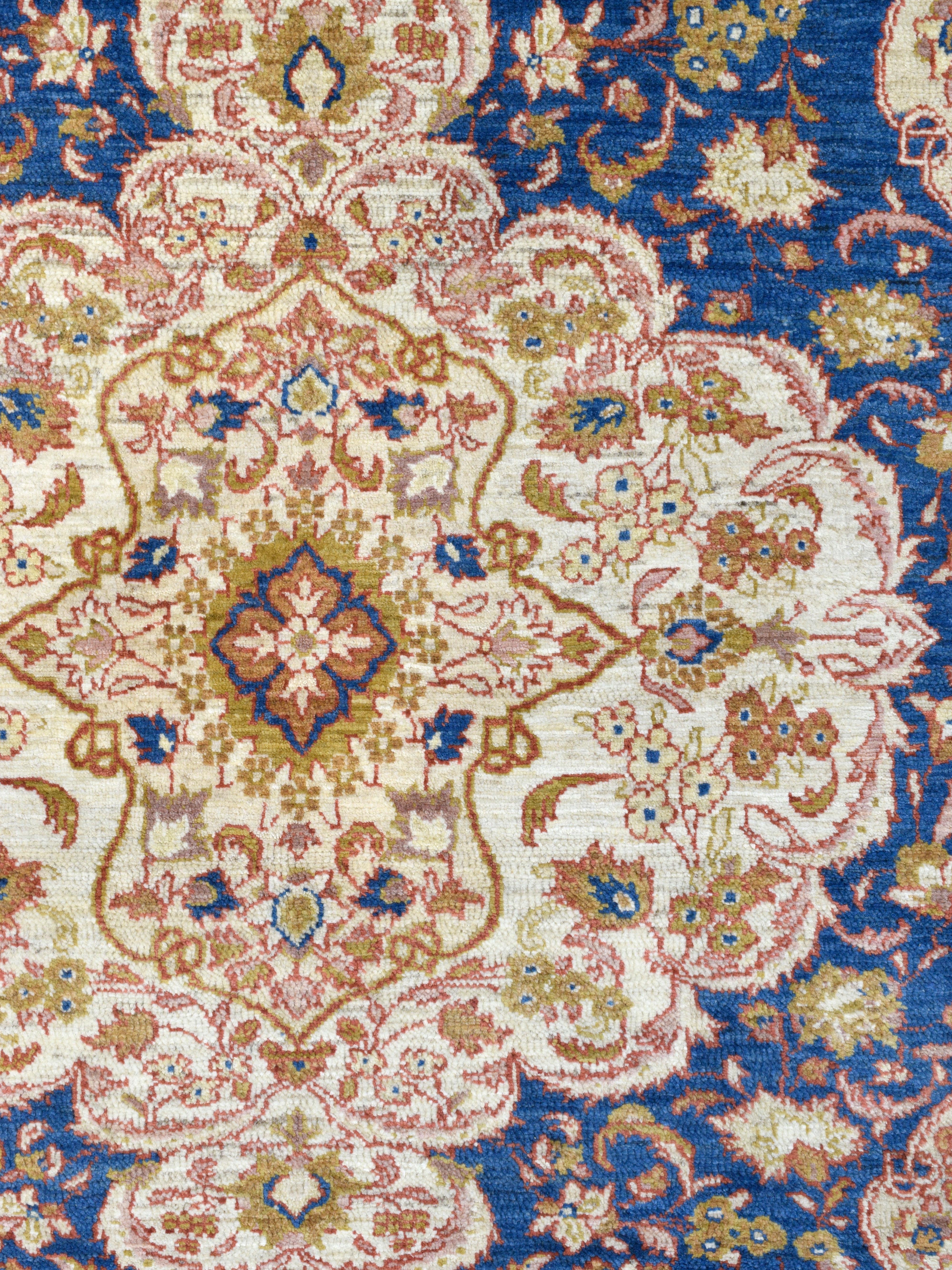 Persiano Tappeto persiano Farahan floreale blu e avorio in lana, annodato a mano 4' x 6' in vendita