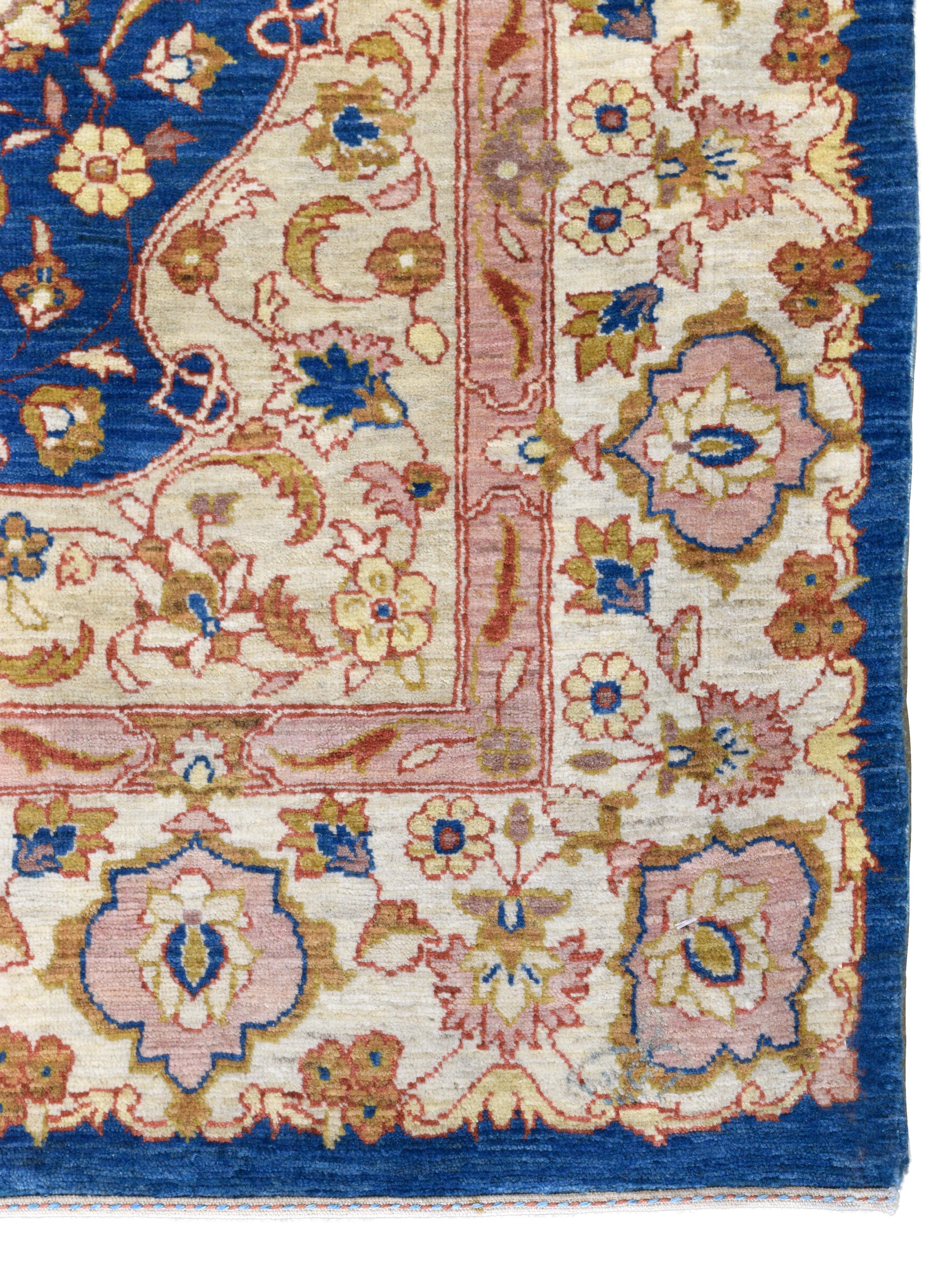 Tappeto persiano Farahan floreale blu e avorio in lana, annodato a mano 4' x 6' In condizioni Nuovo in vendita a New York, NY