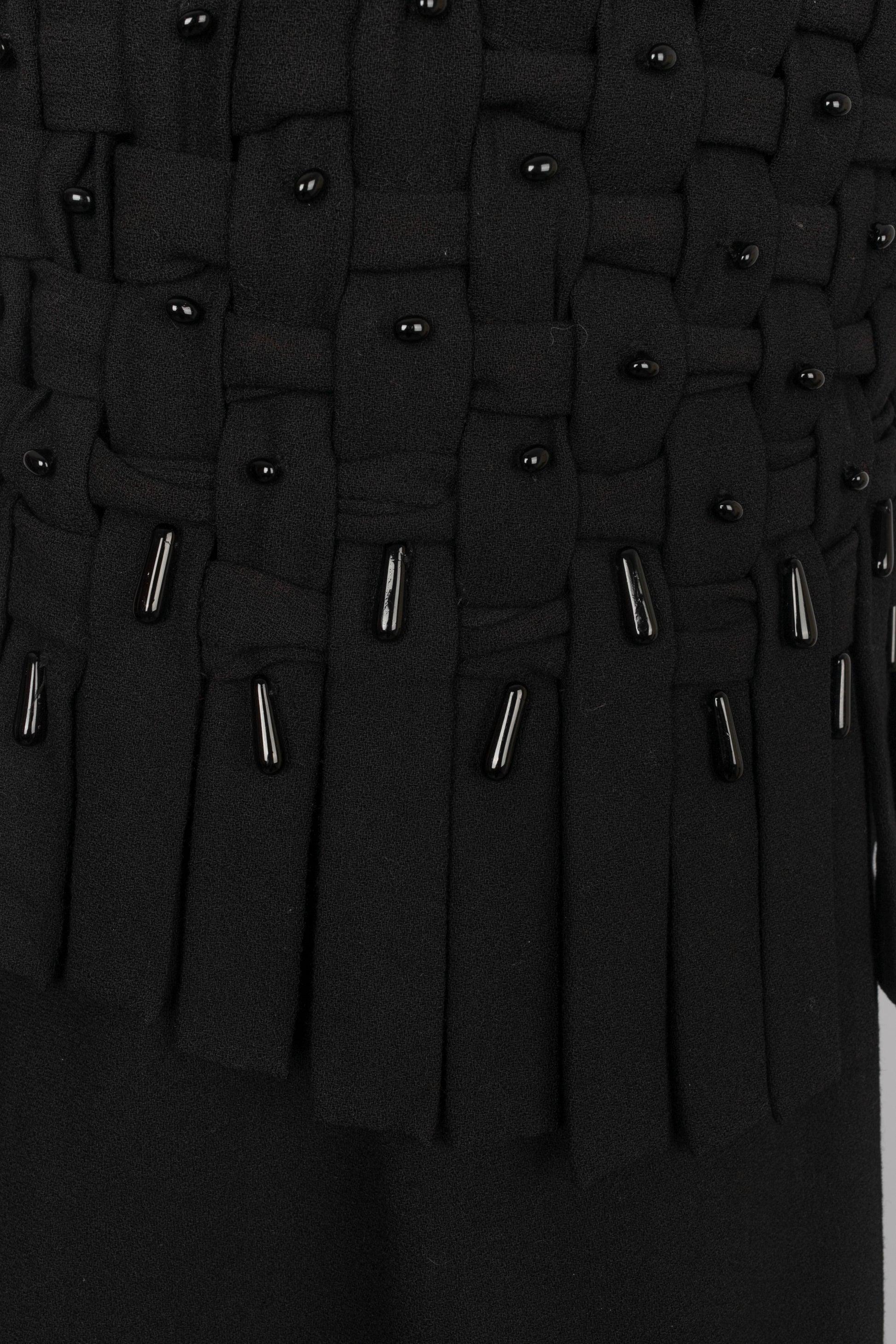 Wolle Käsecloth-Kleid, genäht mit schwarzen Glasperlen, 1950er/60er Jahre im Angebot 1