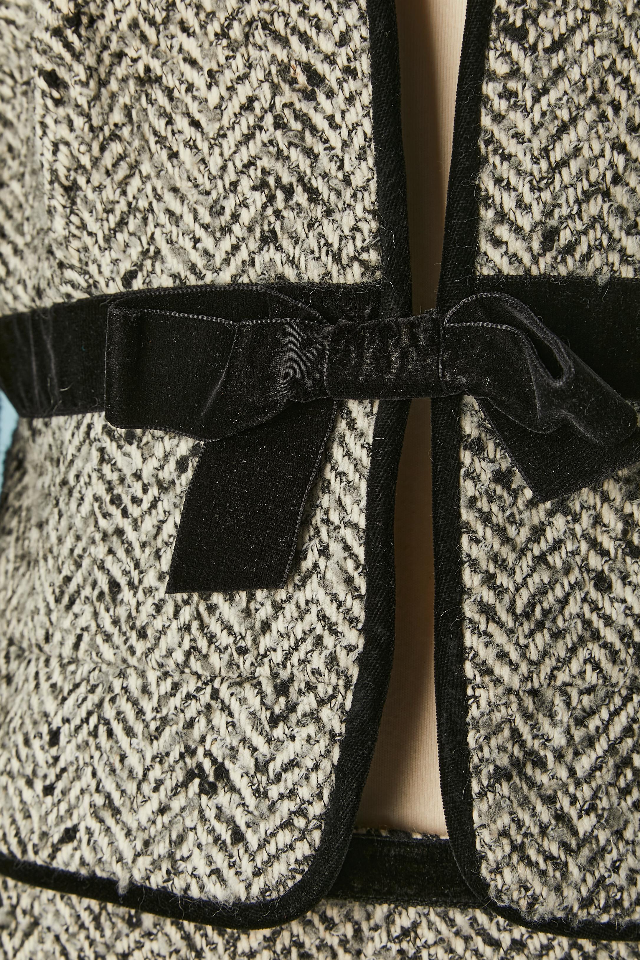 Combinaison en laine à chevrons avec bord et nœud en velours noir Ungaro Fushia Circa 1980 Excellent état - En vente à Saint-Ouen-Sur-Seine, FR