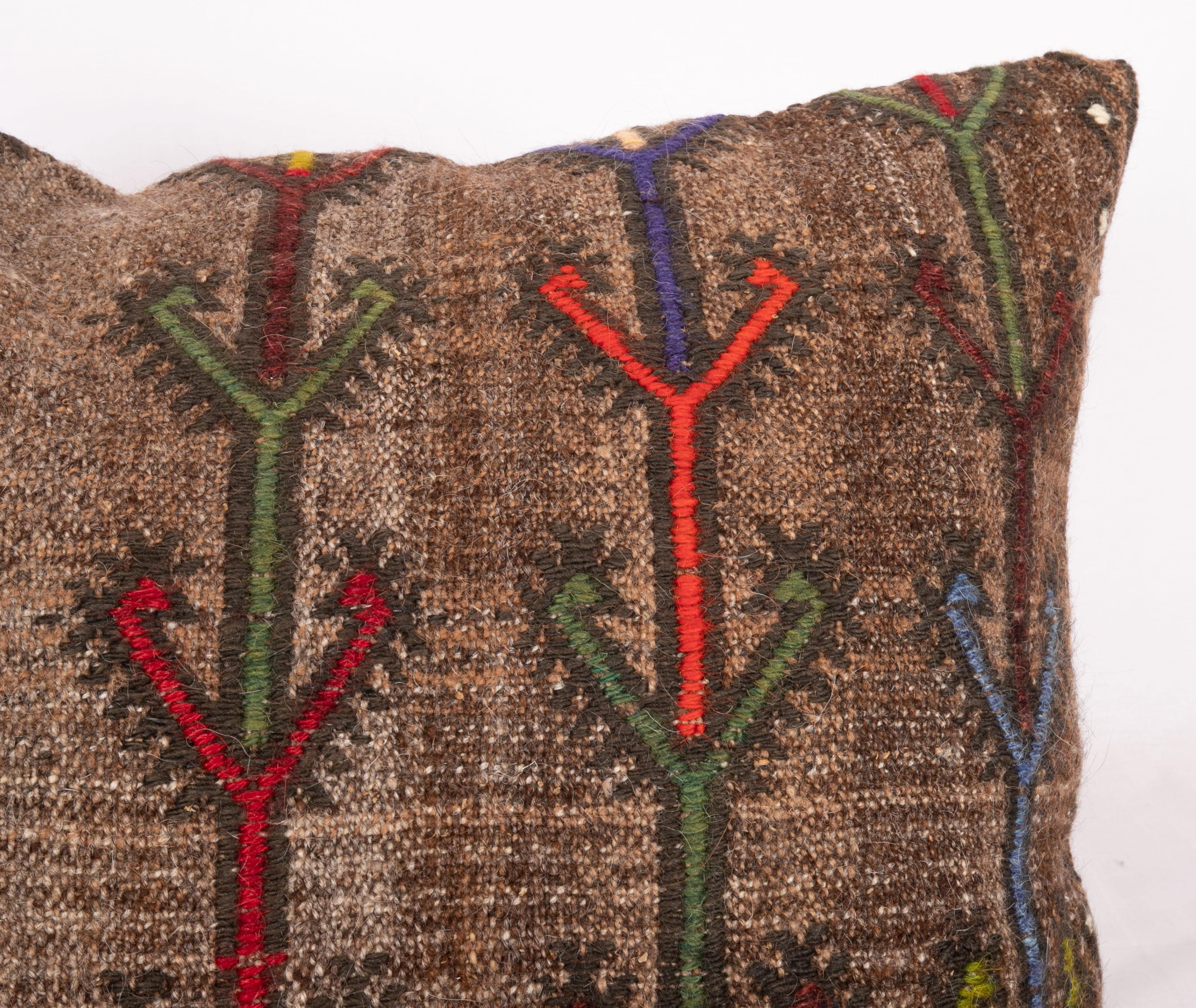 Wool Cicim Pillow Case Made from an Anatolian Cicim Kilim, Mid-20th Century In Good Condition For Sale In Istanbul, TR