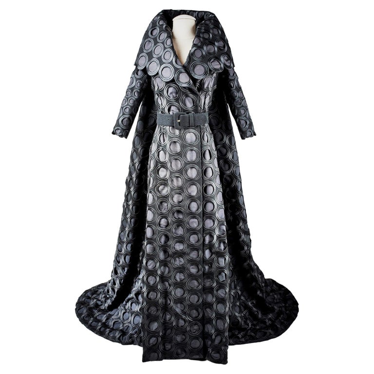 Robe manteau en laine de Julien MacDonald pour Givenchy Couture -  Automne-Hiver 2003 En vente sur 1stDibs