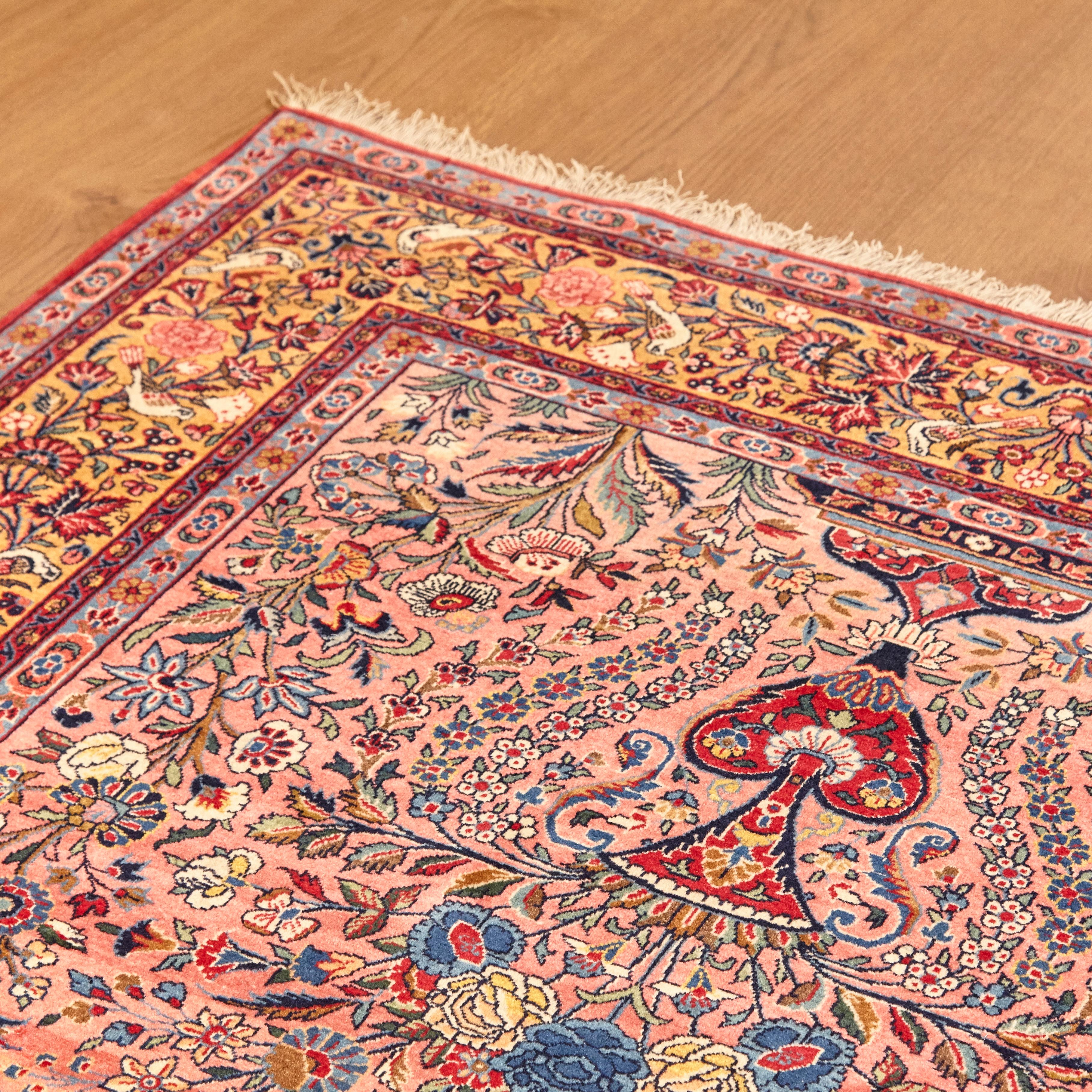 Wool color rug 
Measures: 134 x 208 cm 
Iran, circa 1940.