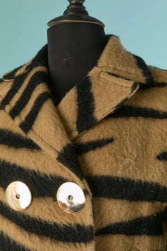 Pea-coat de lana de doble botonadura con estampado de cebra y botón oversize PACO RABANNE