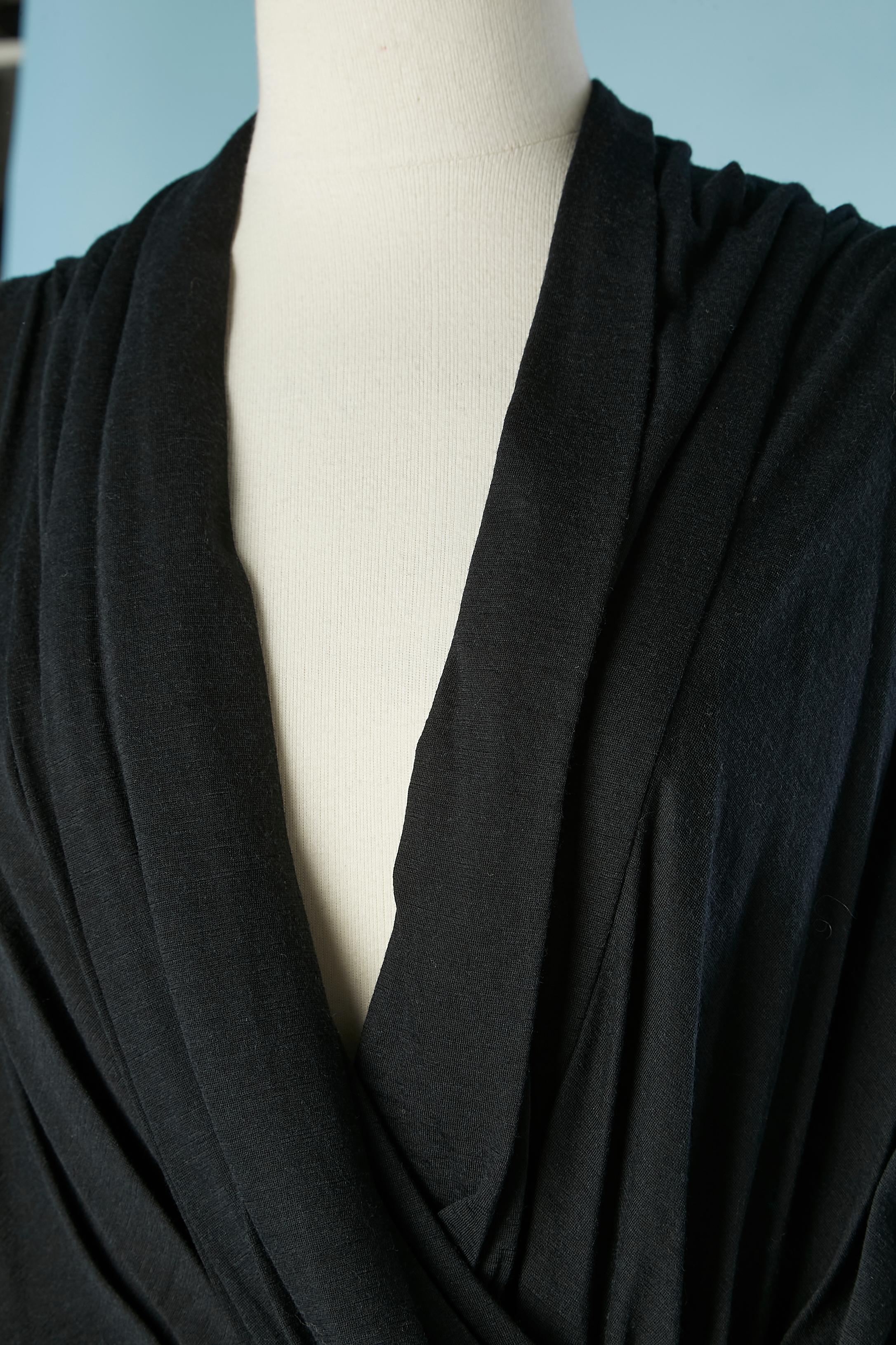 Wool drape jersey dress  with elastic waist band.Elastic edge of the sleeves. Rayon gros-grain inside the dress on the shoulders.Visible zip on the middle back. 
SIZE 40 (Fr) 10 (Us) 