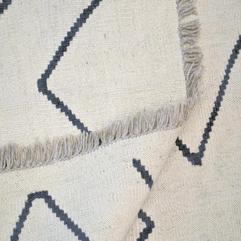 Hand-Woven Wool Handmade Kilim Bereber Design. 3.50 x 2.50 M For Sale