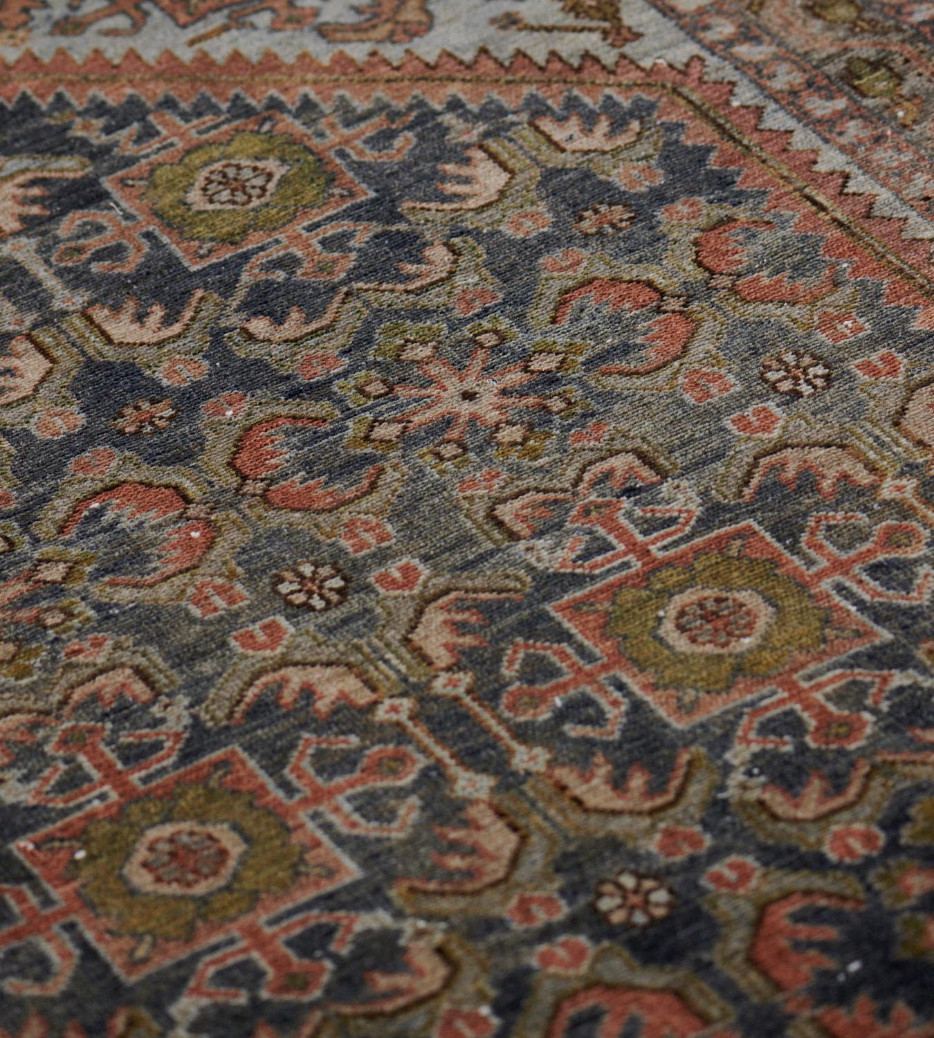 Wool Handwoven Persian Malayer Rug from the Late 19th Century For Sale 2