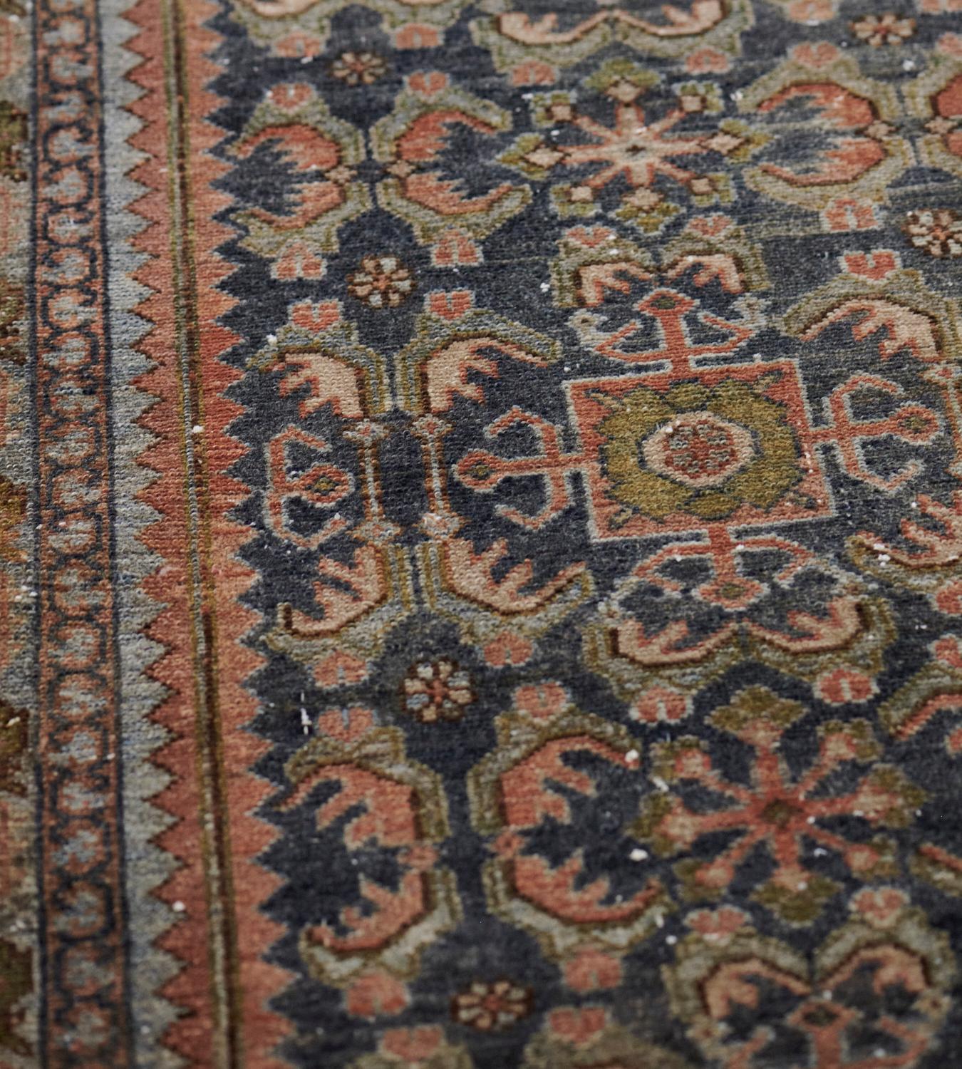 Wool Handwoven Persian Malayer Rug from the Late 19th Century For Sale 3