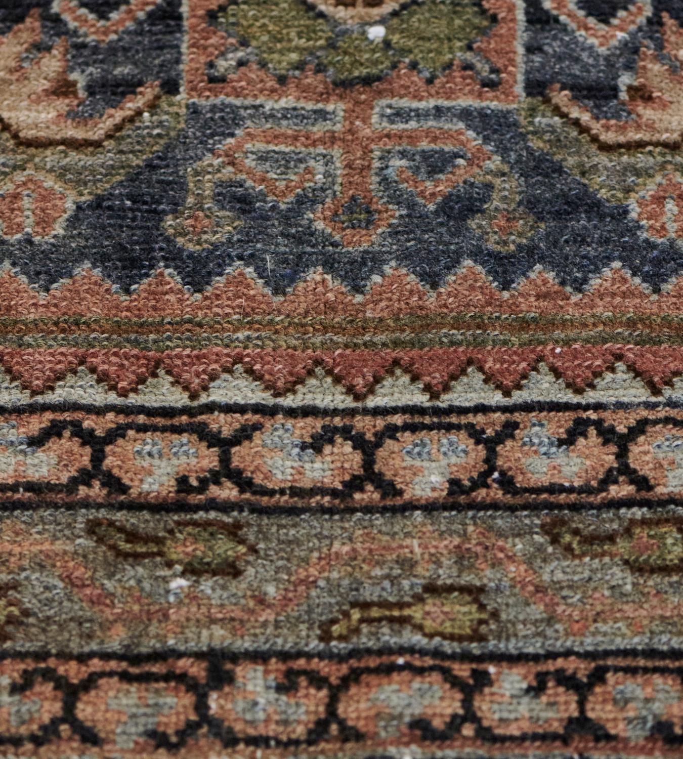 Wool Handwoven Persian Malayer Rug from the Late 19th Century For Sale 4