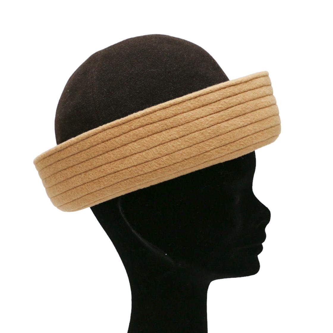 Beautiful hat in brown wool made by Motsch for Hermès
Condition : excellent
Made in France
Material : 100% wool, trim in camel wool
Color : brown
Size : 57
Year : vintage
Details : bob shaped hat with a light brown contrasting reverse, Hermès