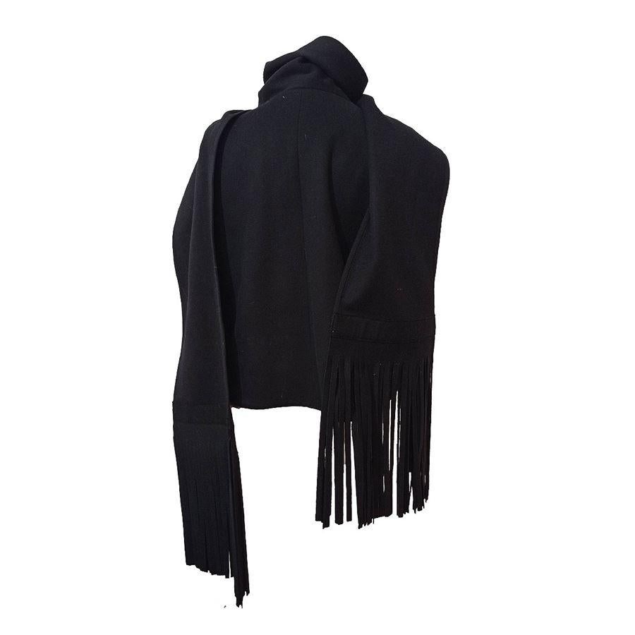 Wool (95%) and cashmere (5%) Black color With scarf Button closure Length shoulder / hem cm 52 (204 inches)
