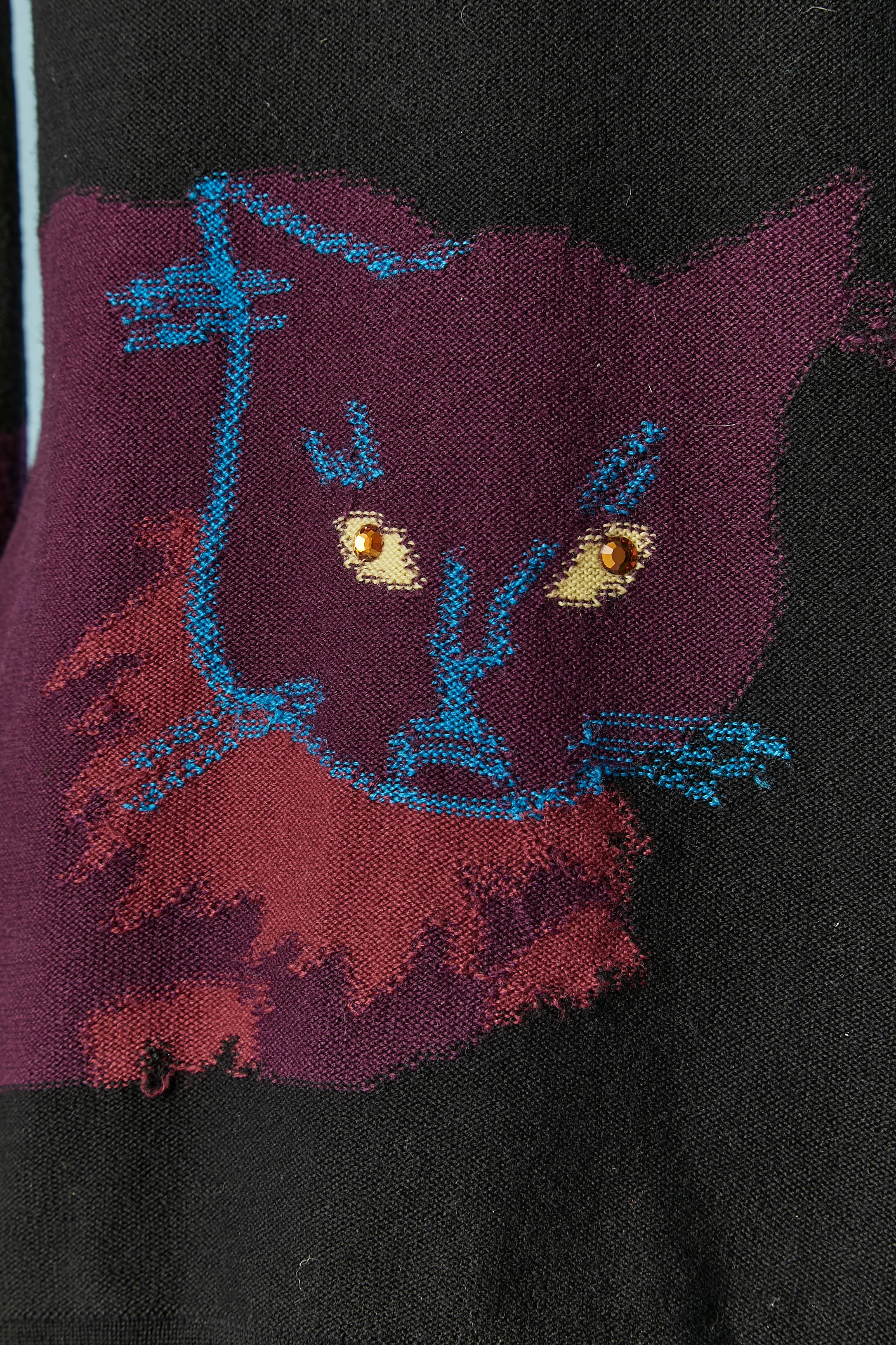 Pull en jacquard de laine avec motif de chat. 
Les yeux de chat sont en strass orange.
Taille 42 sur l'étiquette mais convient à M 