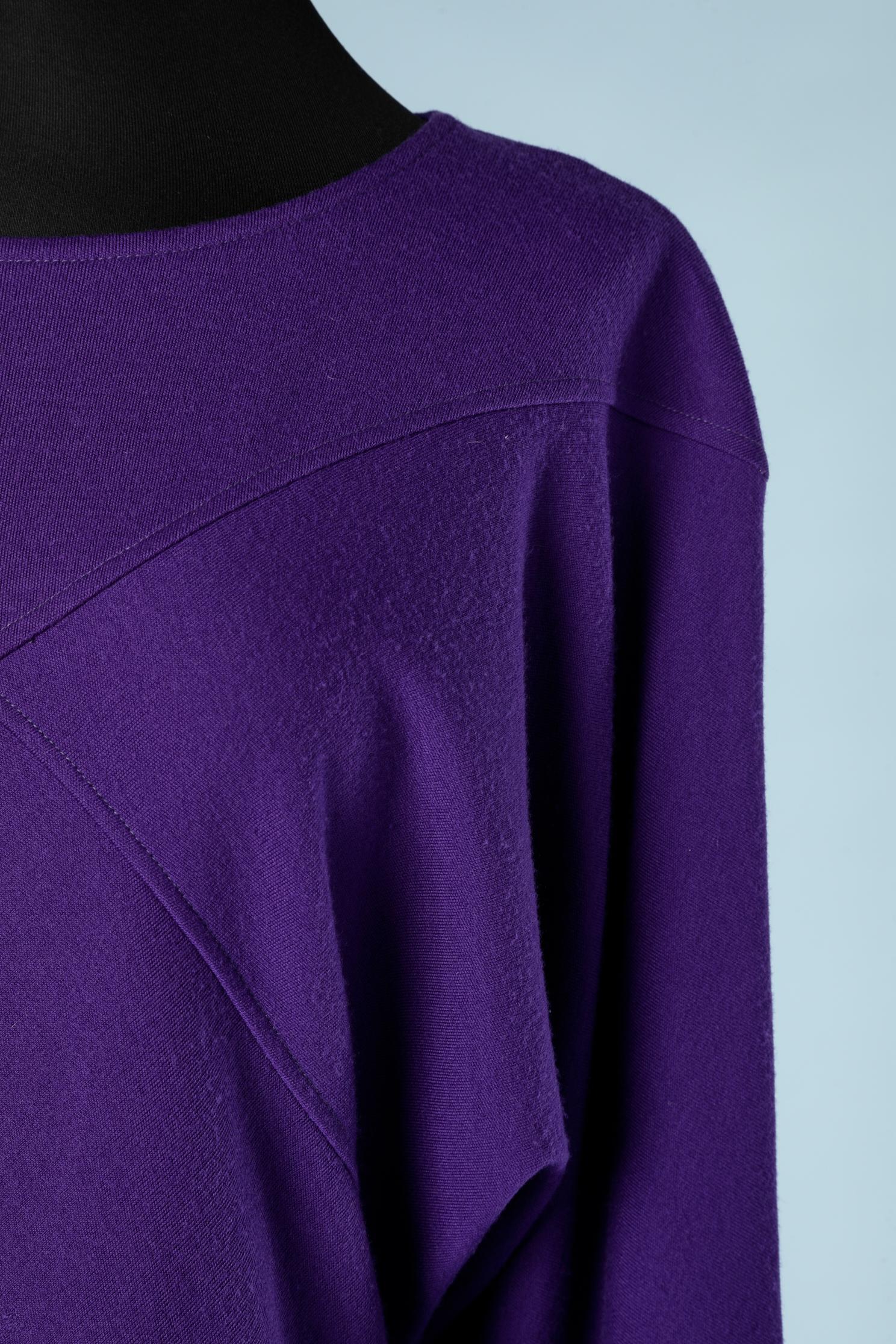 Wool jersey purple dress with cut-work.
SIZE L