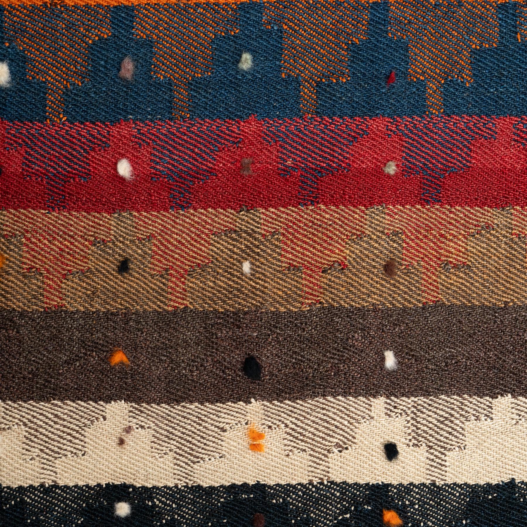 Rug & Kilim en laine - années 1980, Design amne dans des tons rouges chauds, fait à la main en vente 1