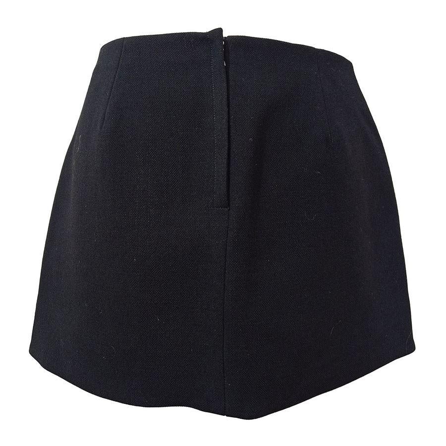 100% Wool Black color Applications and embroideries Total length cm 33 (1299 inches) Waist cm 35 (1377 inches)
