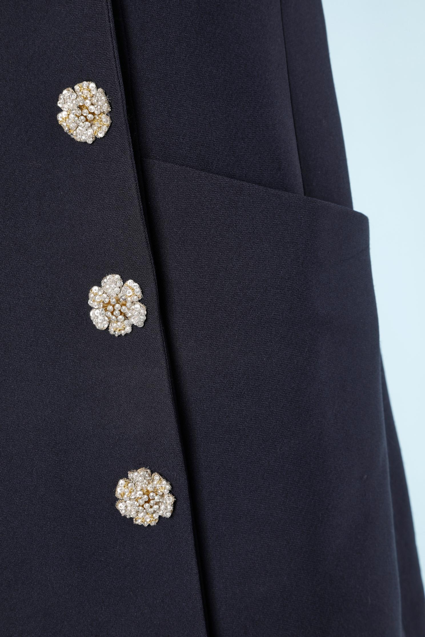 Marineblaues Kleid aus Wolle mit Blumen-Strass-Knöpfen von Karl Lagerfeld (Schwarz) im Angebot