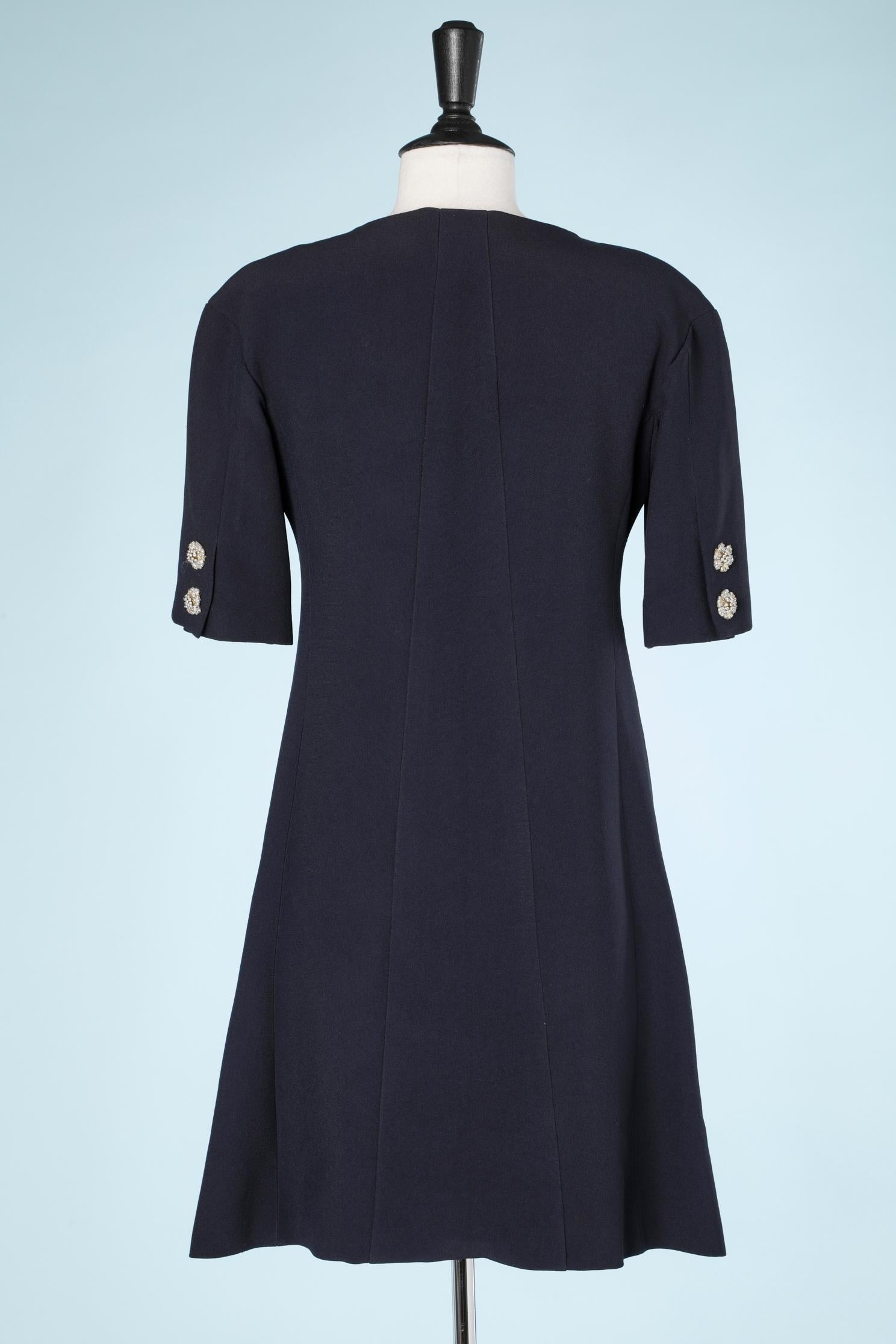 Marineblaues Kleid aus Wolle mit Blumen-Strass-Knöpfen von Karl Lagerfeld Damen im Angebot