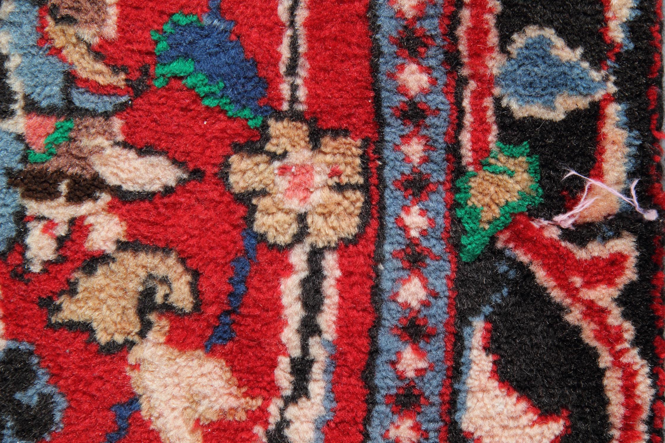Handgefertigter Teppich aus Wolle, orientalischer, rot-blauer, traditioneller Teppich (Pflanzlich gefärbt) im Angebot