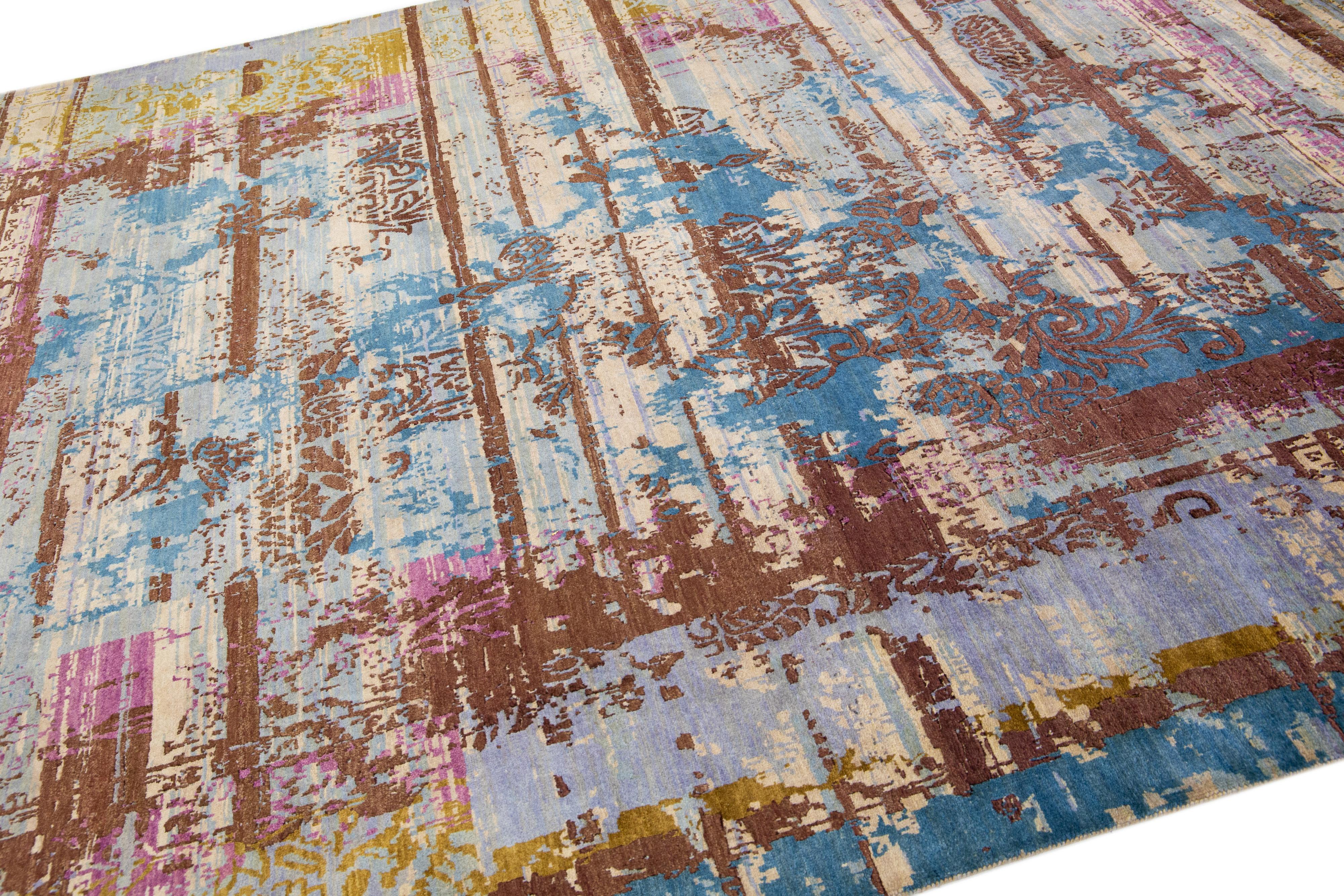 Tibetano Tappeto tibetano contemporaneo fatto a mano in lana e seta con disegno multicolore a tutto campo in vendita